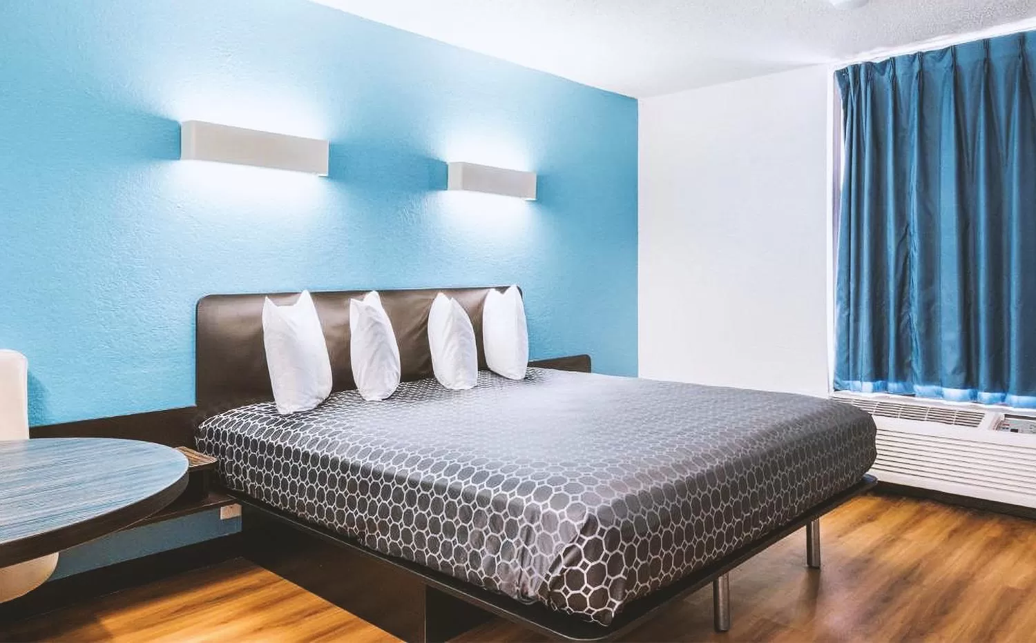 Deluxe King Room in Sky Palace Inn & Suites By Jasper Beeville