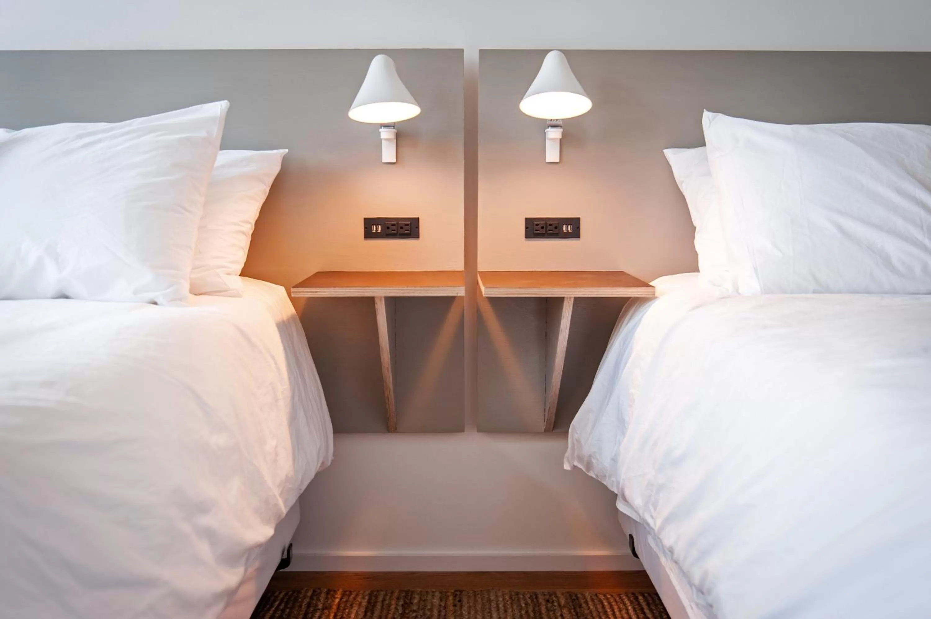 Queen Room in Travelers New Orleans