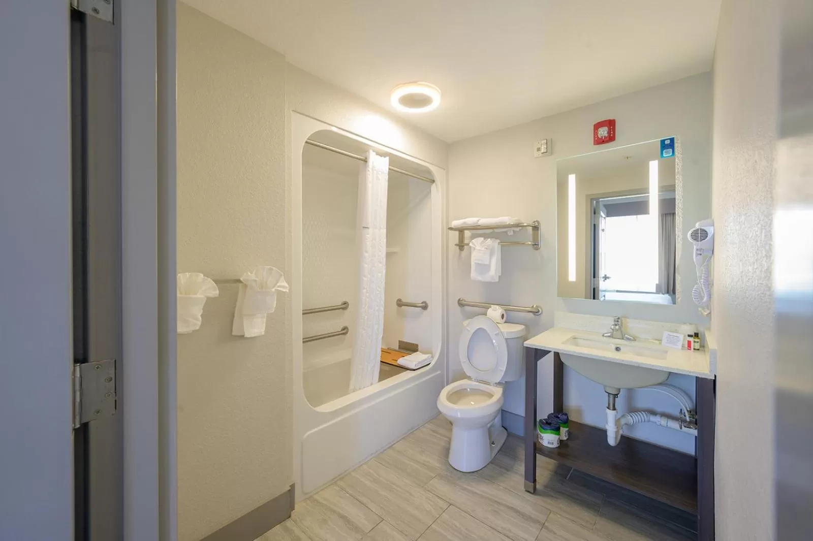 Queen Studio Suite - Mobility Access/Non-Smoking in Hawthorn Extended Stay by Wyndham Panama City Beach