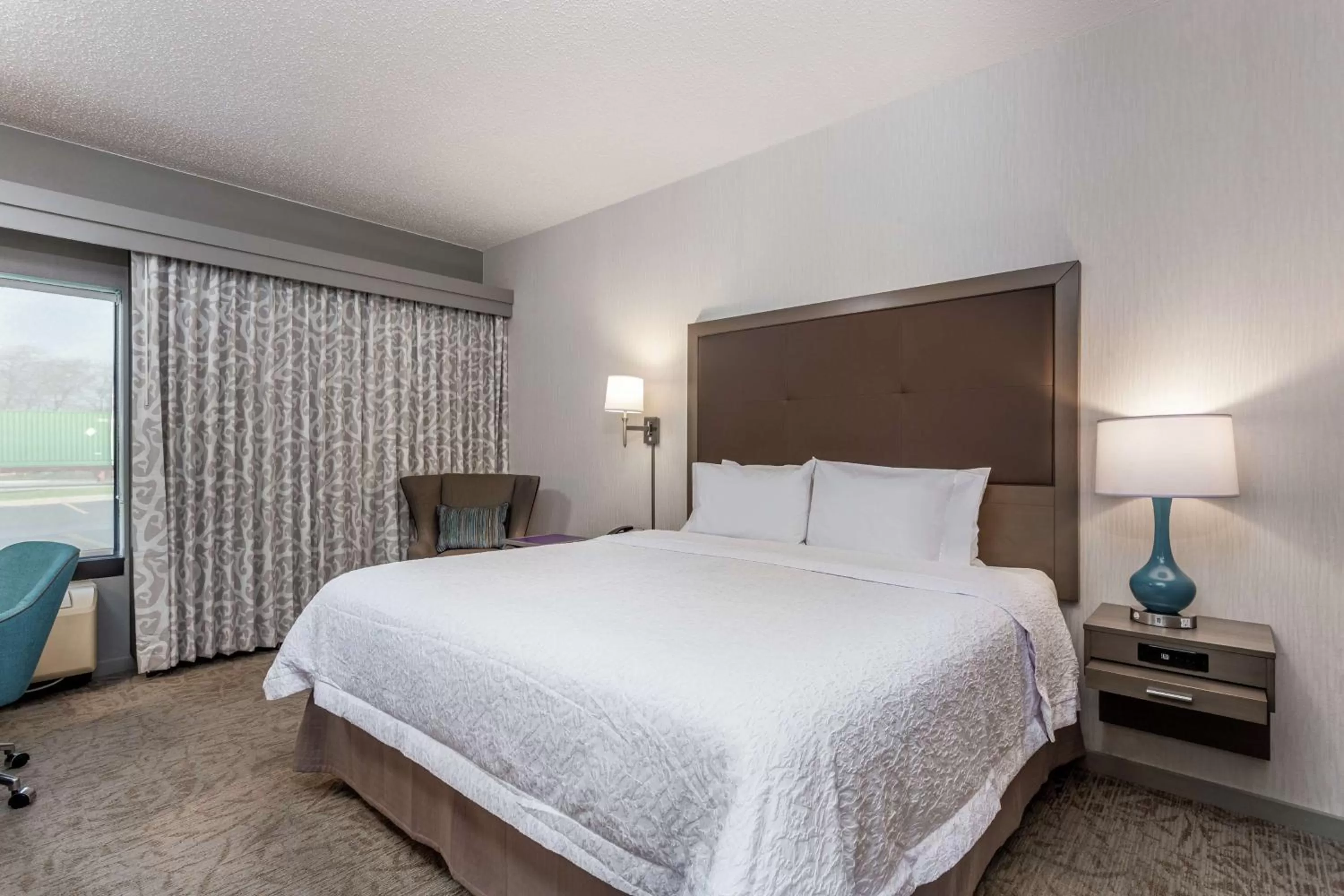 King Room with King Bed - Non-Smoking in Hampton Inn Milwaukee Airport