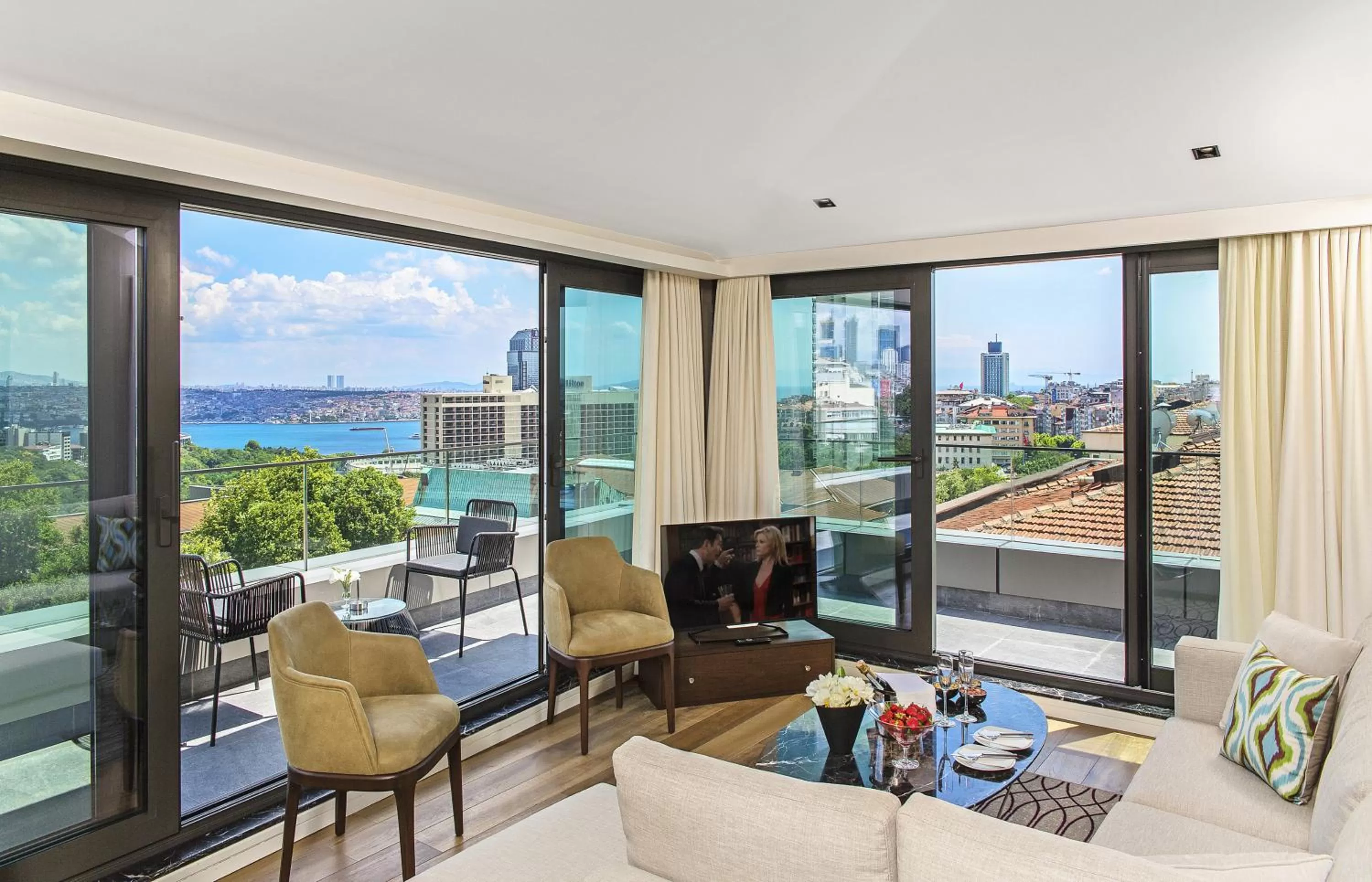 Panoramic Suite with Bosphorus View in Arts Hotel Harbiye - Special Class