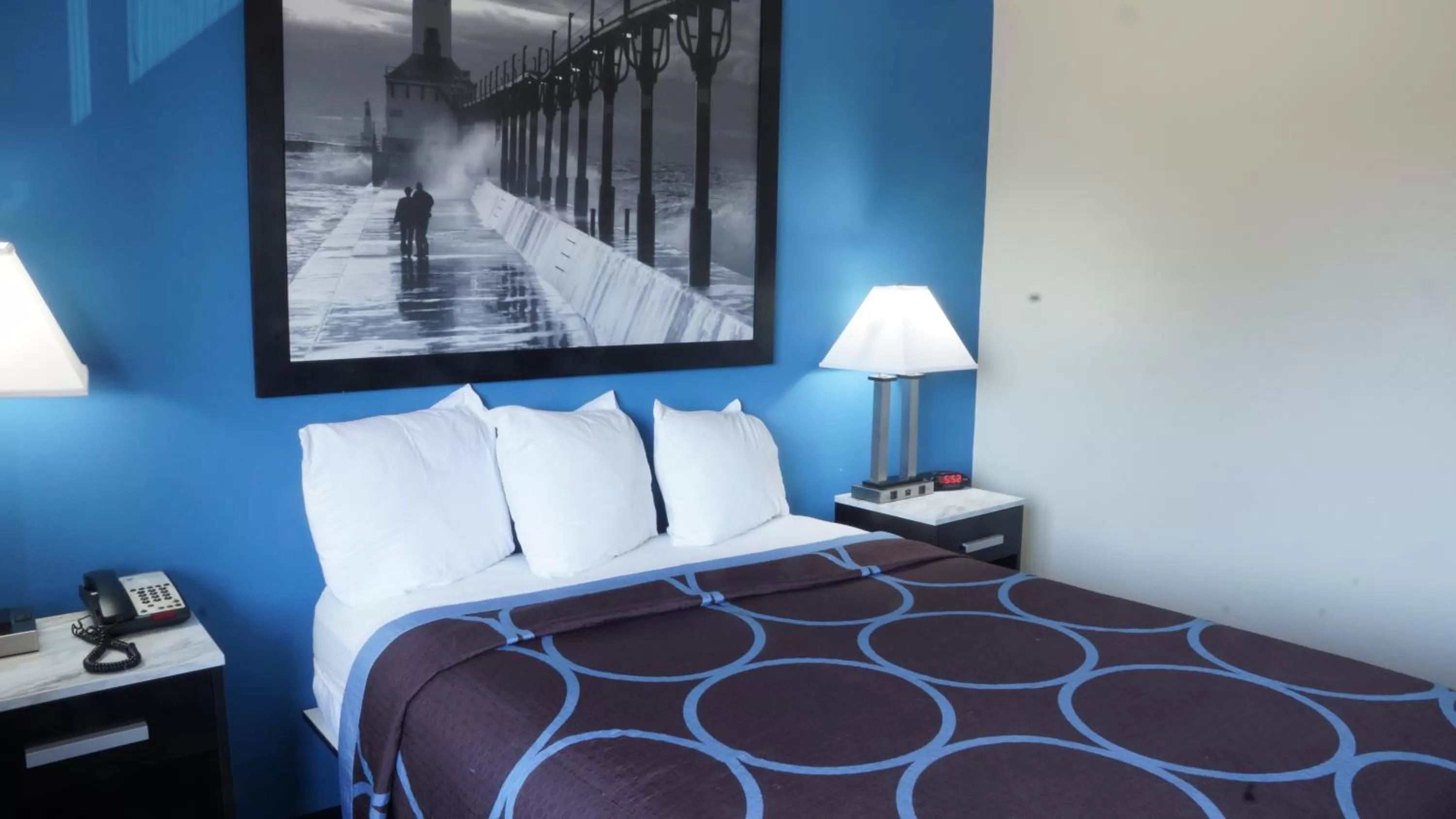 Queen Room - Mobility Access/Non-Smoking in Rodeway Inn Elkhart