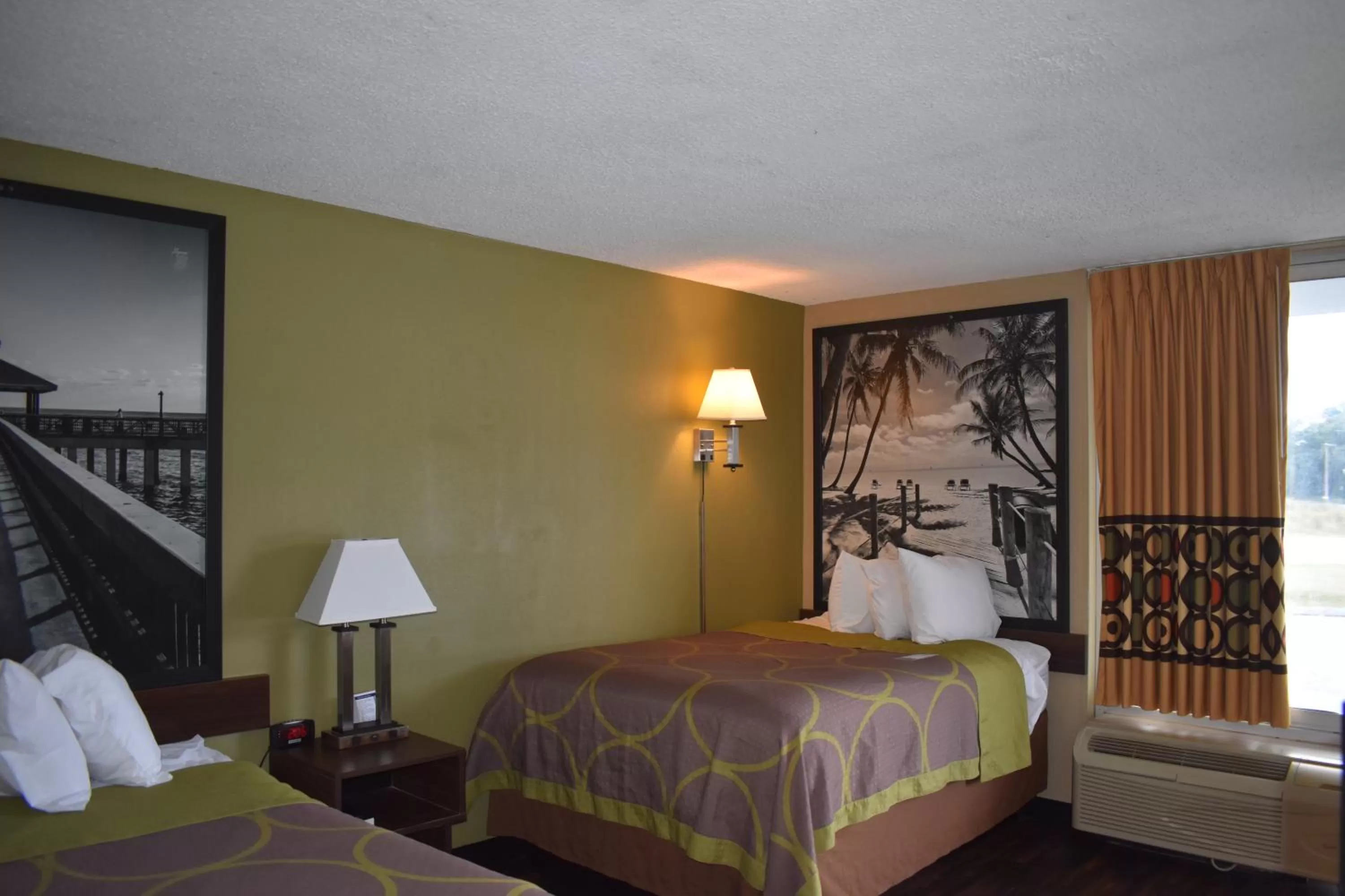 Double Room with Two Double Beds and Bath Tub - Mobility Accessible/Non-Smoking in Super 8 by Wyndham Ocala I-75