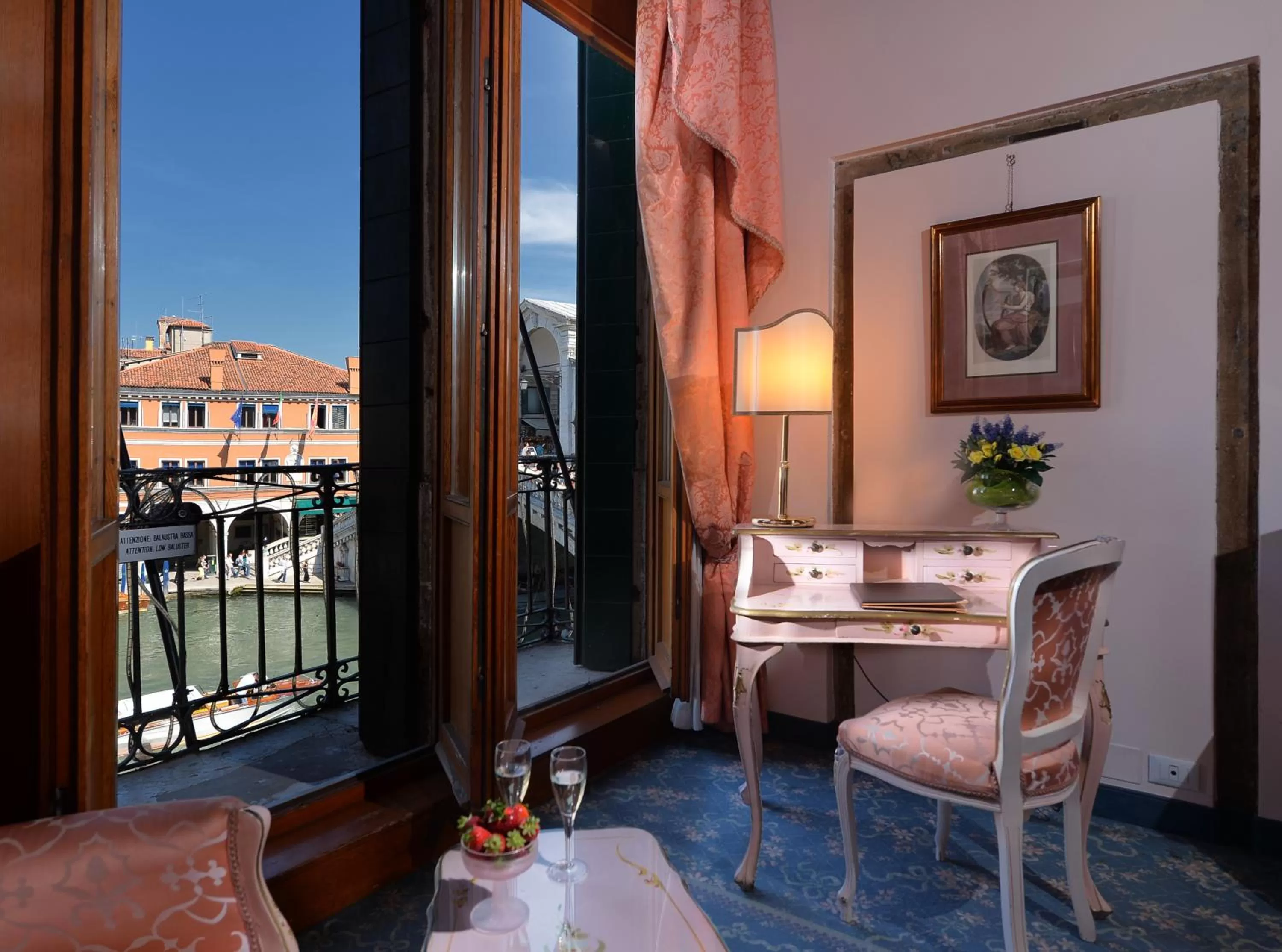 Junior Suite with Balcony and Grand Canal View - no smoking in Hotel Rialto