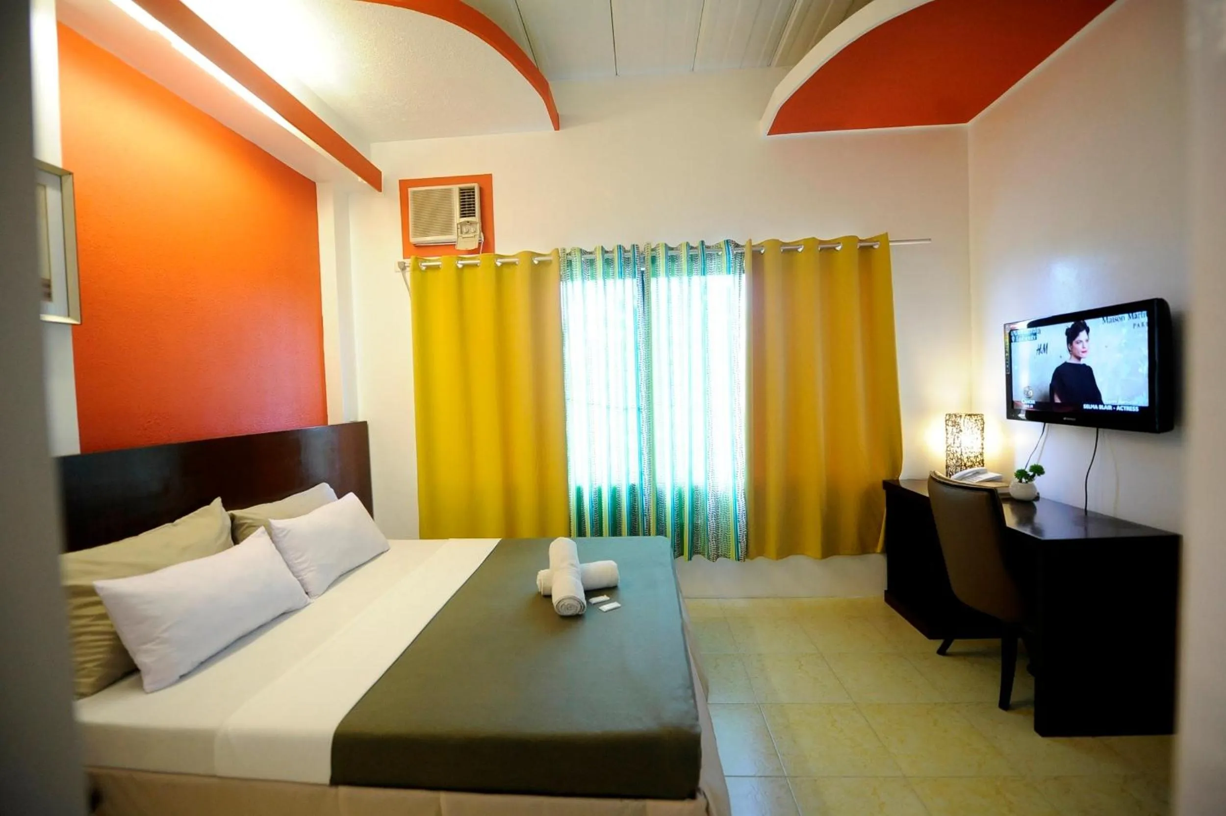 Deluxe Queen Room in First Pacific Inn Davao