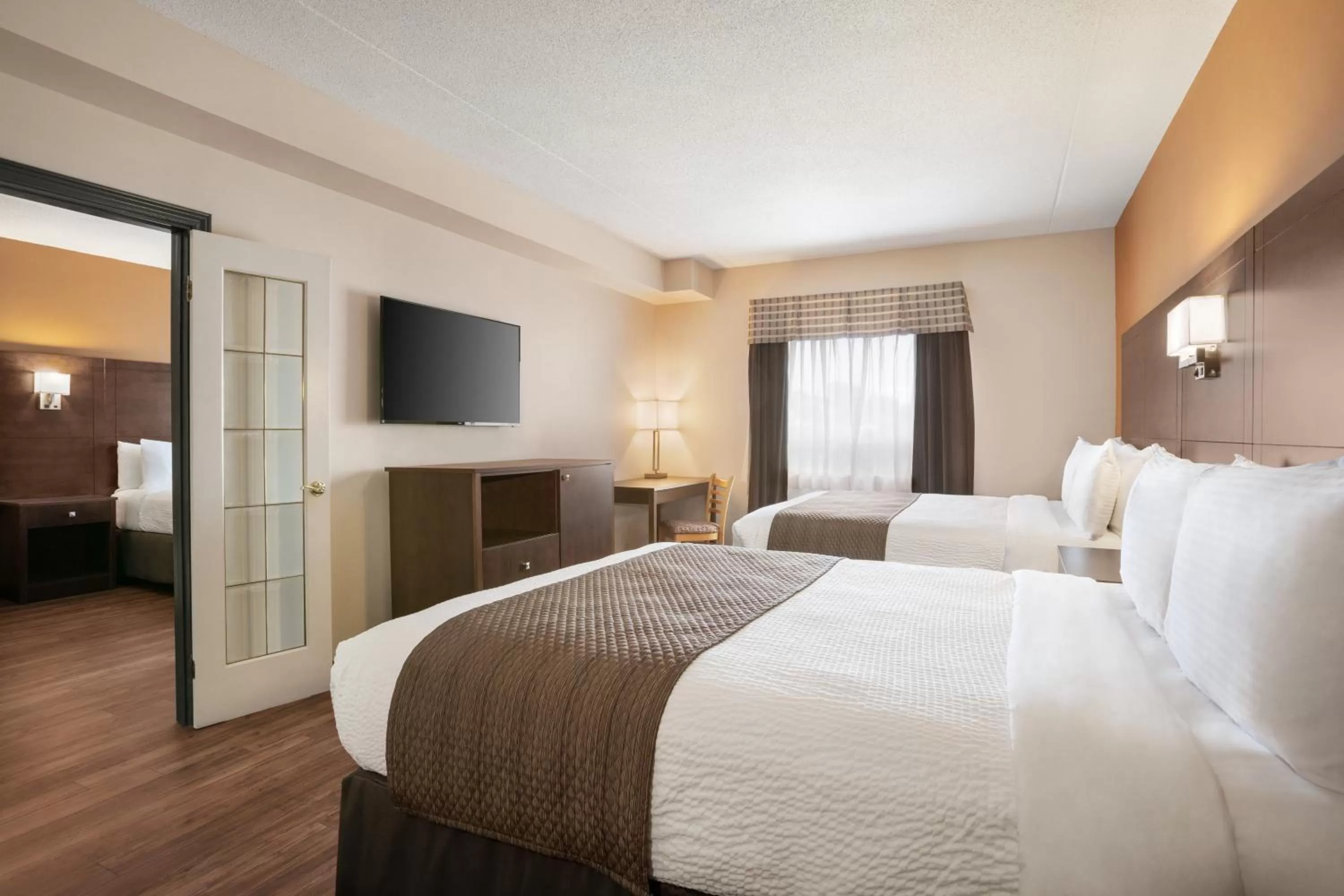 Efficiency Family Deluxe Room - Non-Smoking in Days Inn by Wyndham Leamington