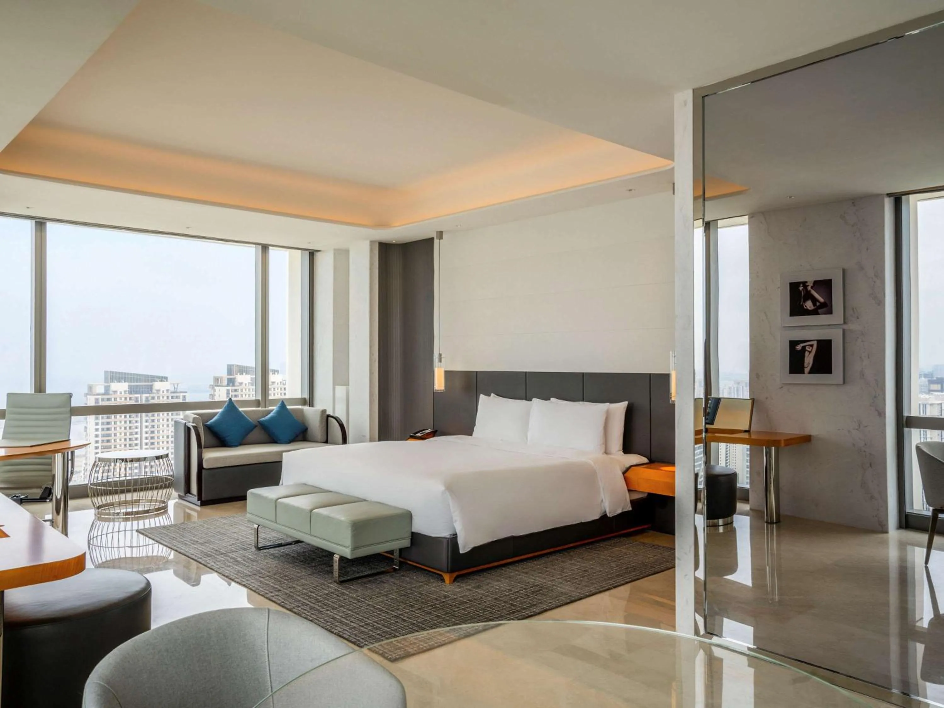 Club Room with One King Bed - Club Millésime Access in Sofitel Haikou