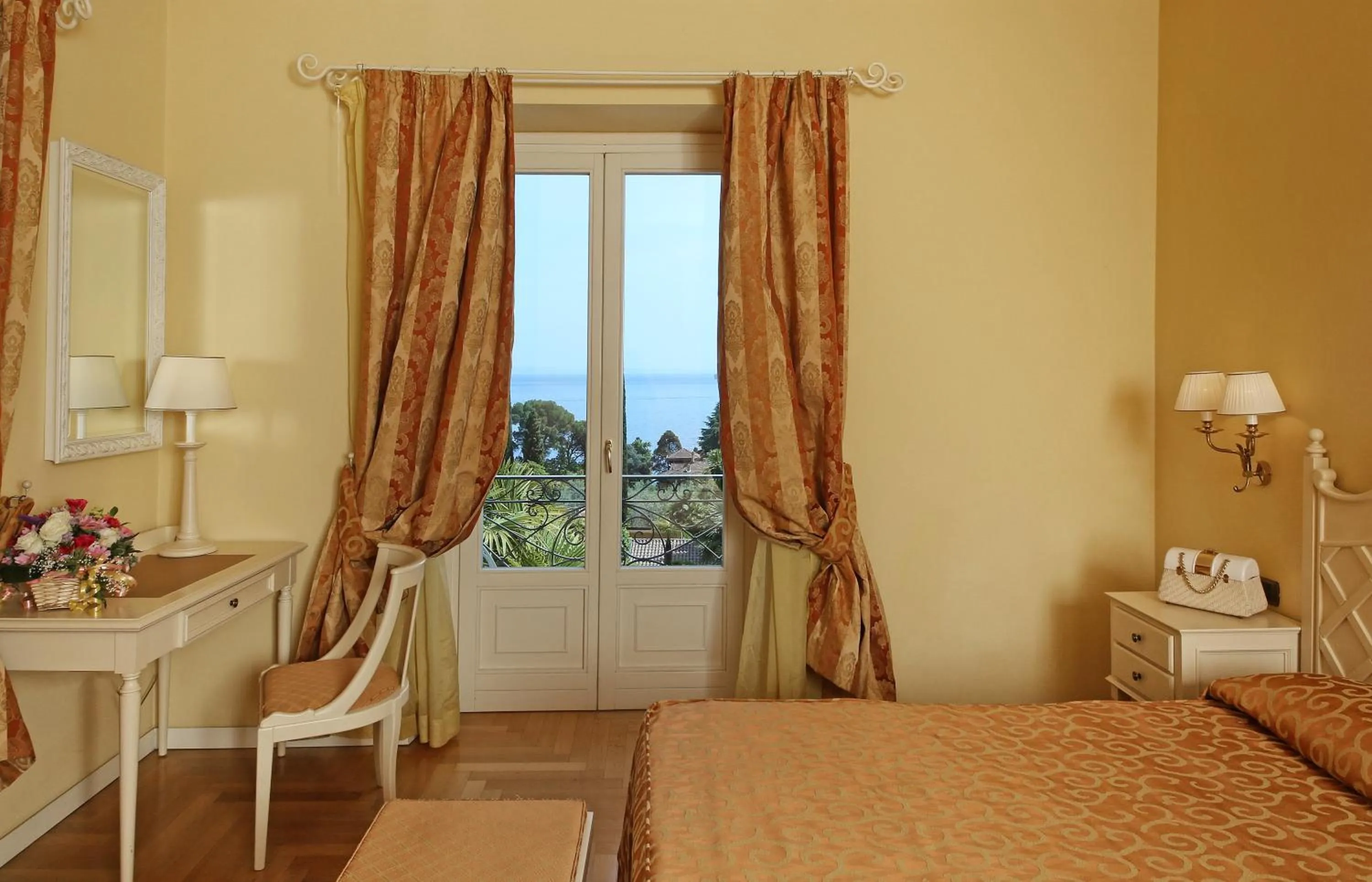 Deluxe Double or Twin Room with Lake View in Villa Sofia Hotel