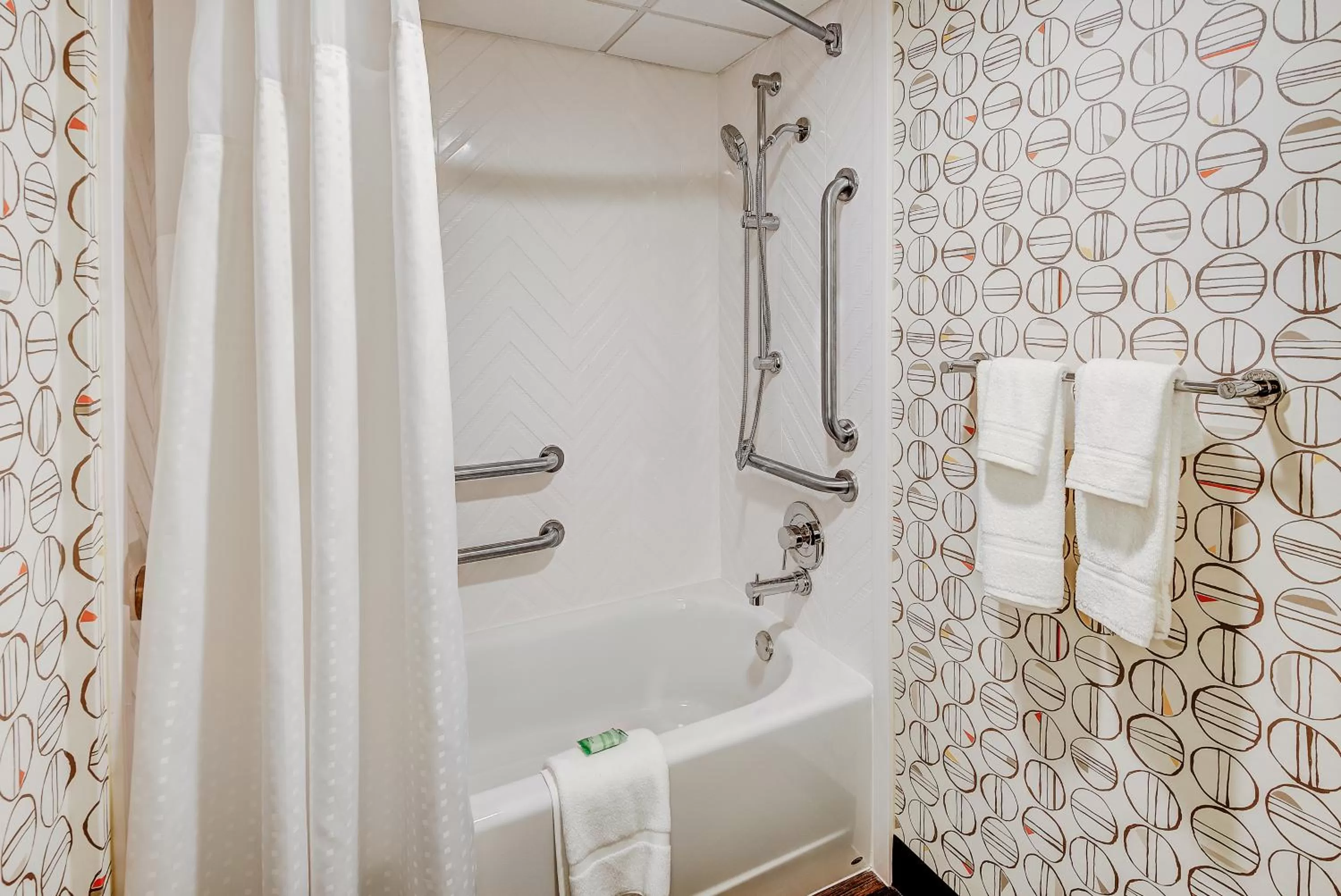 Double Room - Accessible Tub - Disability Access in Holiday Inn East Windsor by IHG