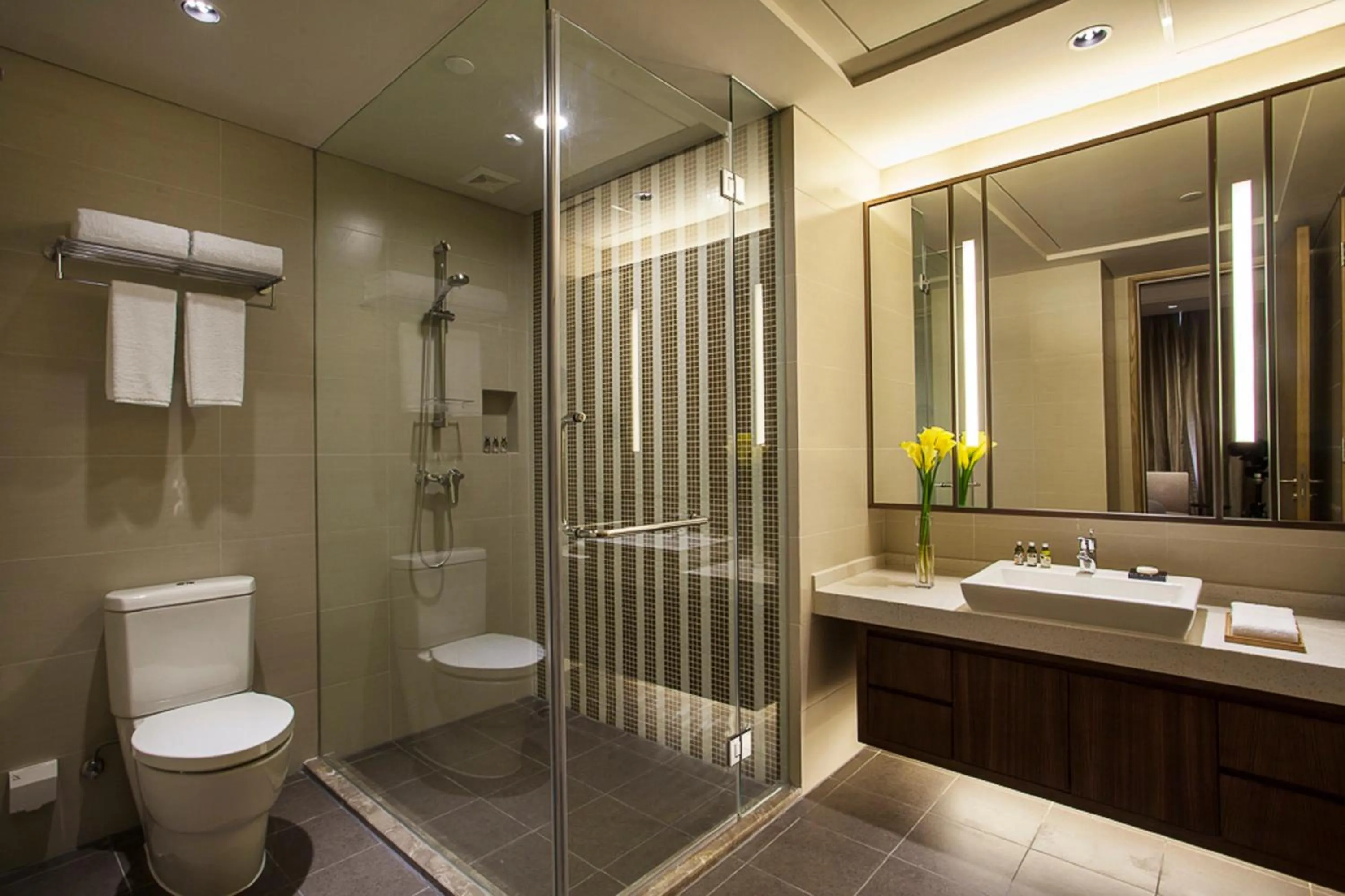 Two-Bedroom Apartment with 2 Breakfasts Only in Somerset Wusheng Wuhan