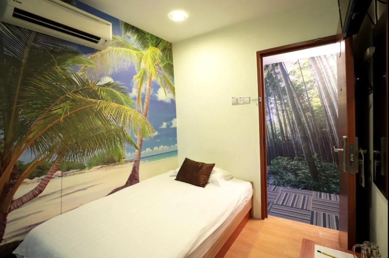 Single Room with Shared Bathroom in Rain Forest Hotel