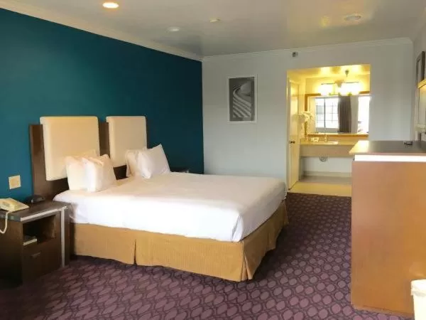 King Room - Non-Smoking in Hotel Pacific, Manhattan Beach