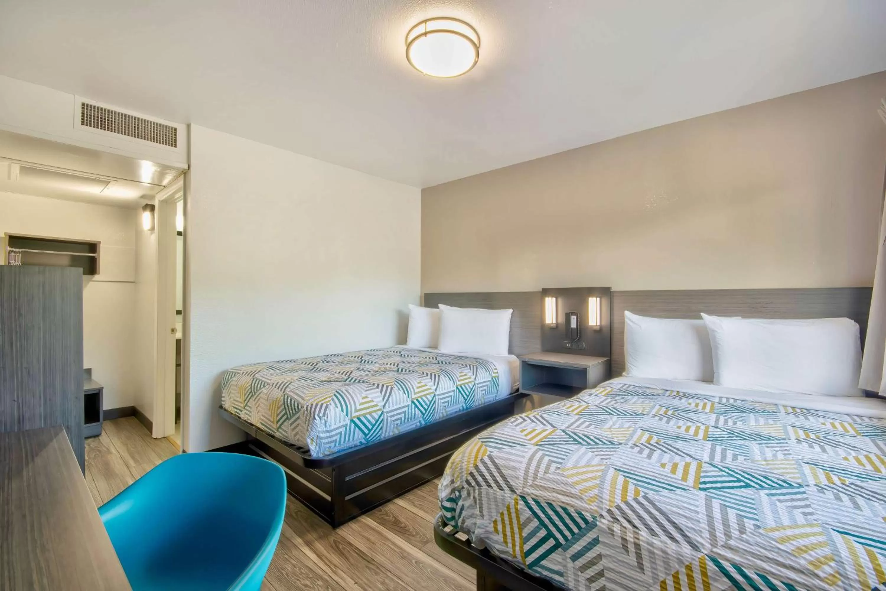 Quadruple Room - Disability Access - Non-Smoking in Motel 6-Russellville, AR