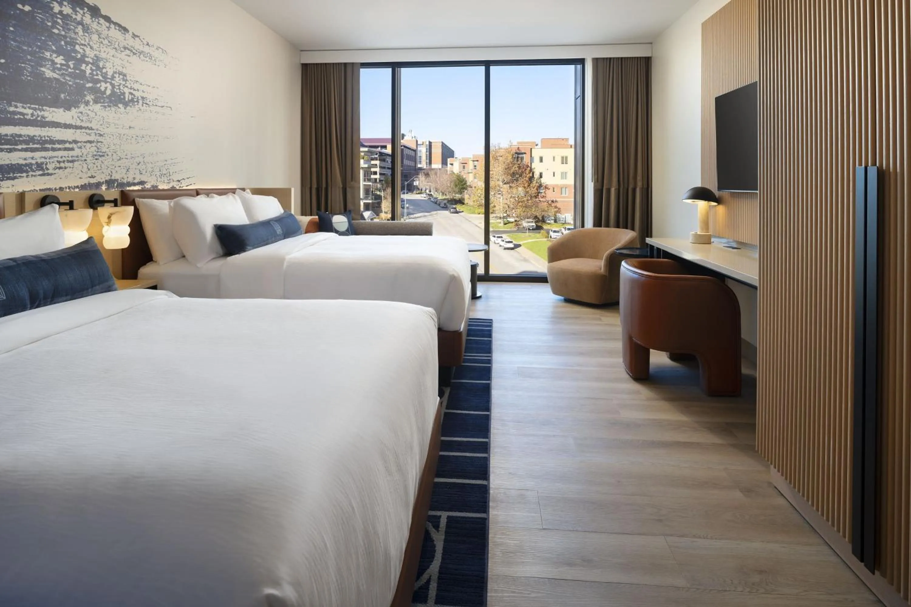 Corner Queen Room in Cascade Hotel, Kansas City, a Tribute Portfolio Hotel