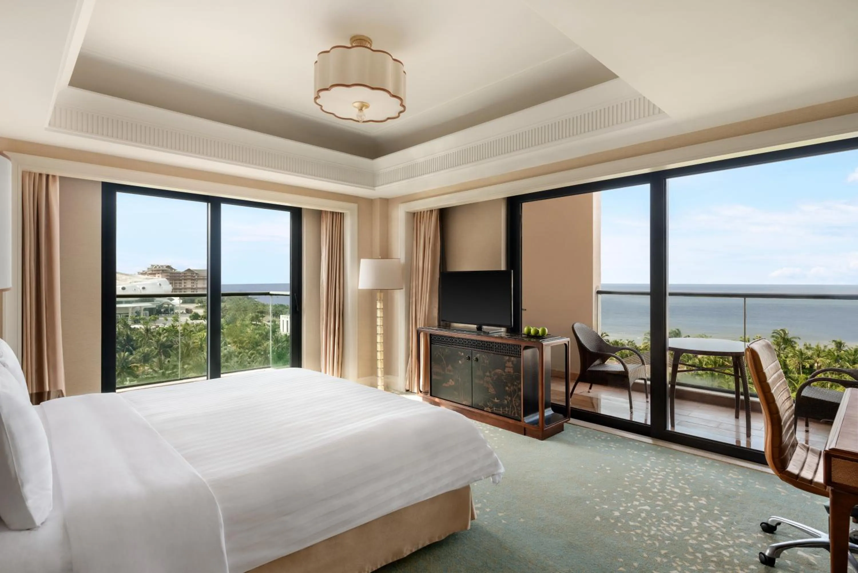 Junior Suite with 1 kingsize bed, Ocean view  in Grand Hotel Haikou - Managed by Accor