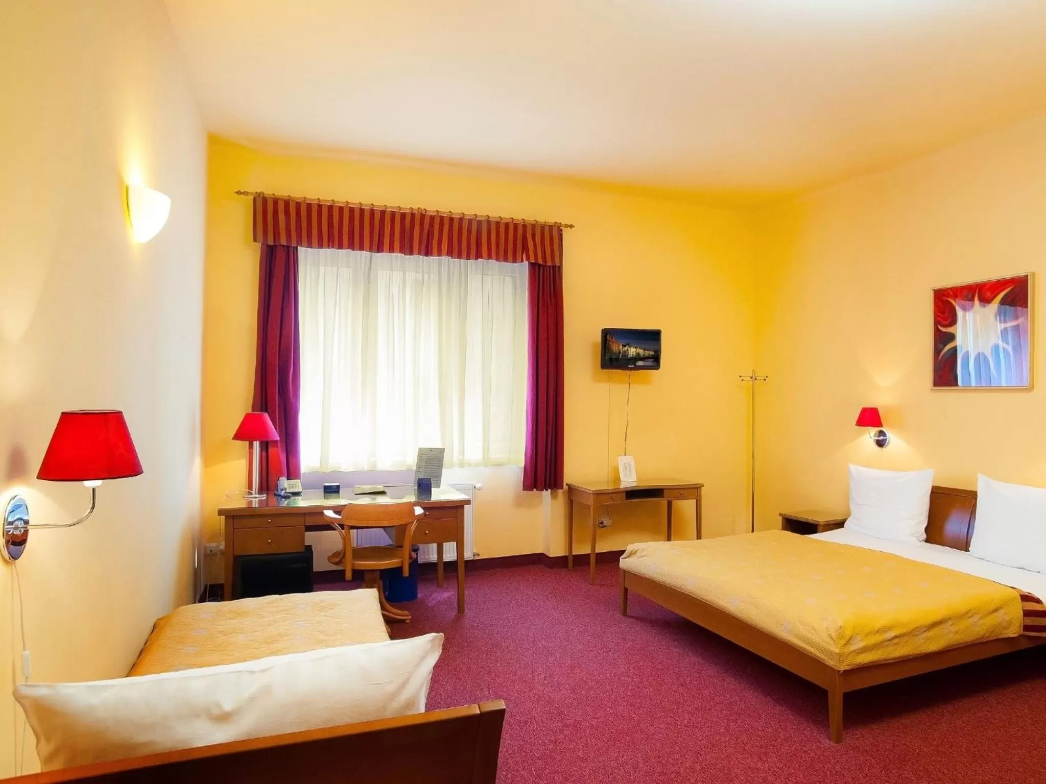 Triple Room in Cloister Inn Hotel