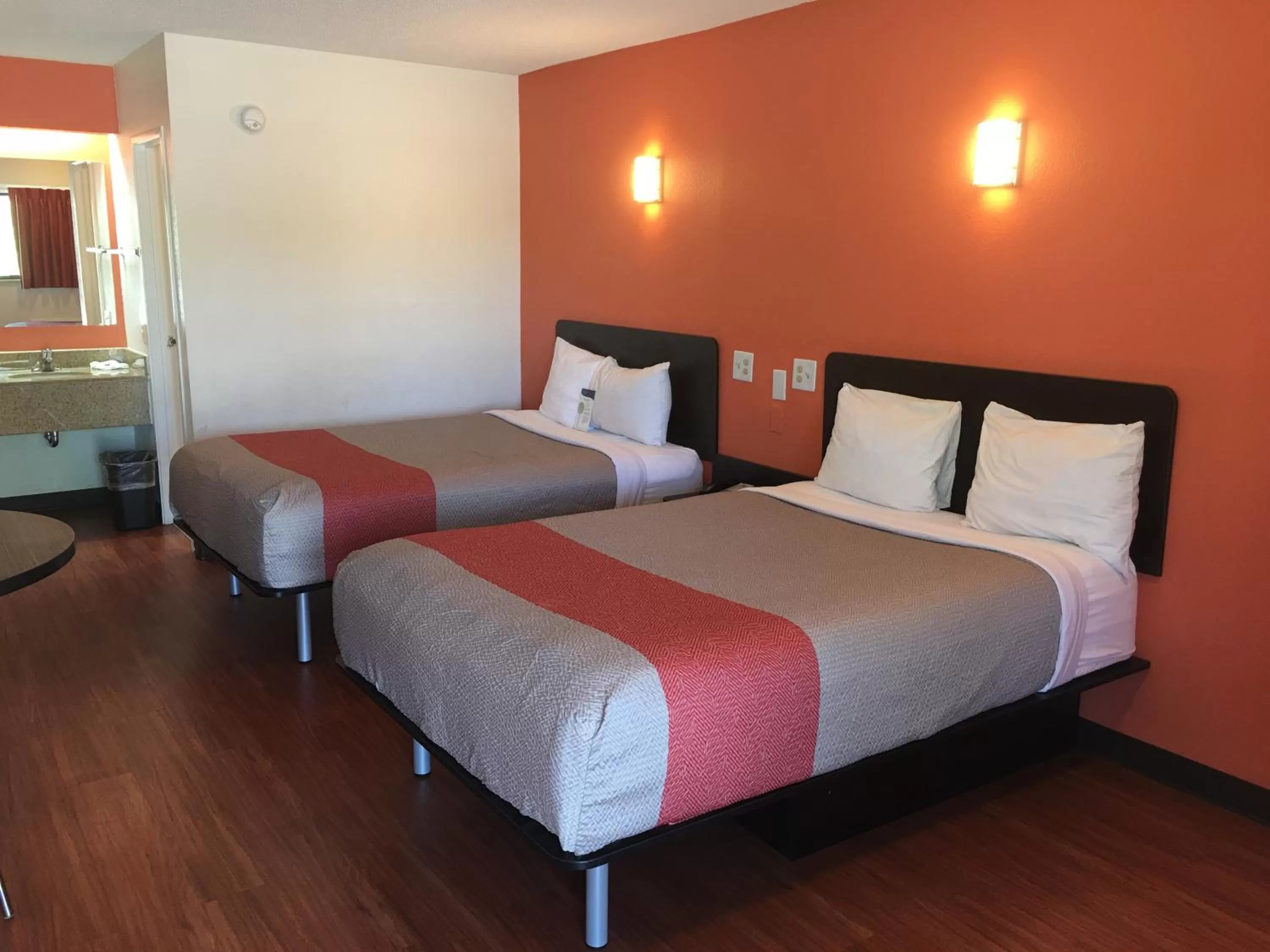 Deluxe Quadruple Room - Smoking in Motel 6-Richmond, VA - Midlothian Turnpike