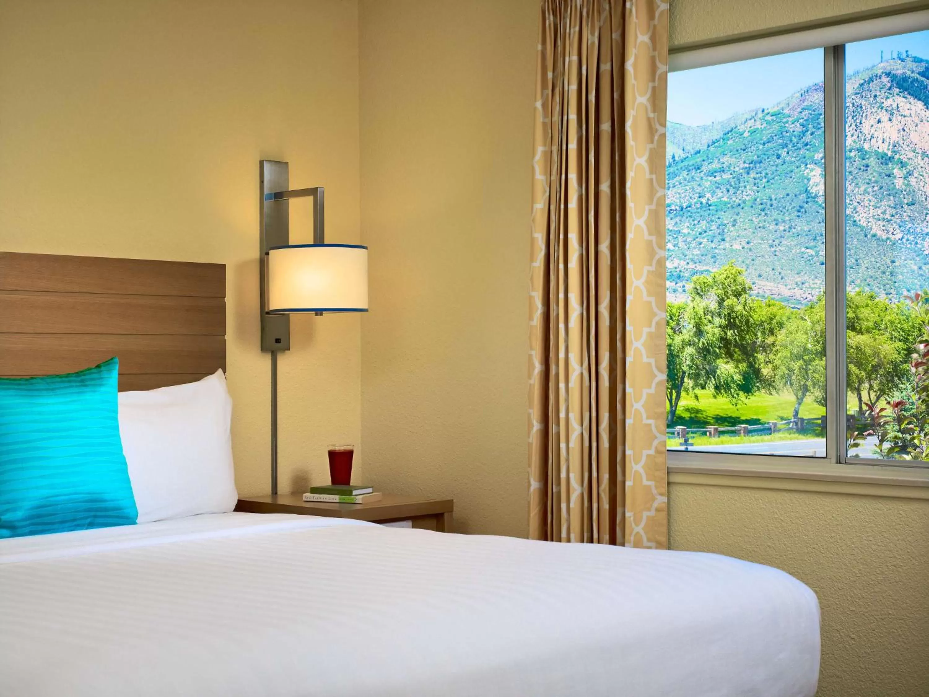 Two-Bedroom King Suite with Fireplace - Mobility Accessible Roll-In Shower in Sonesta ES Suites Flagstaff