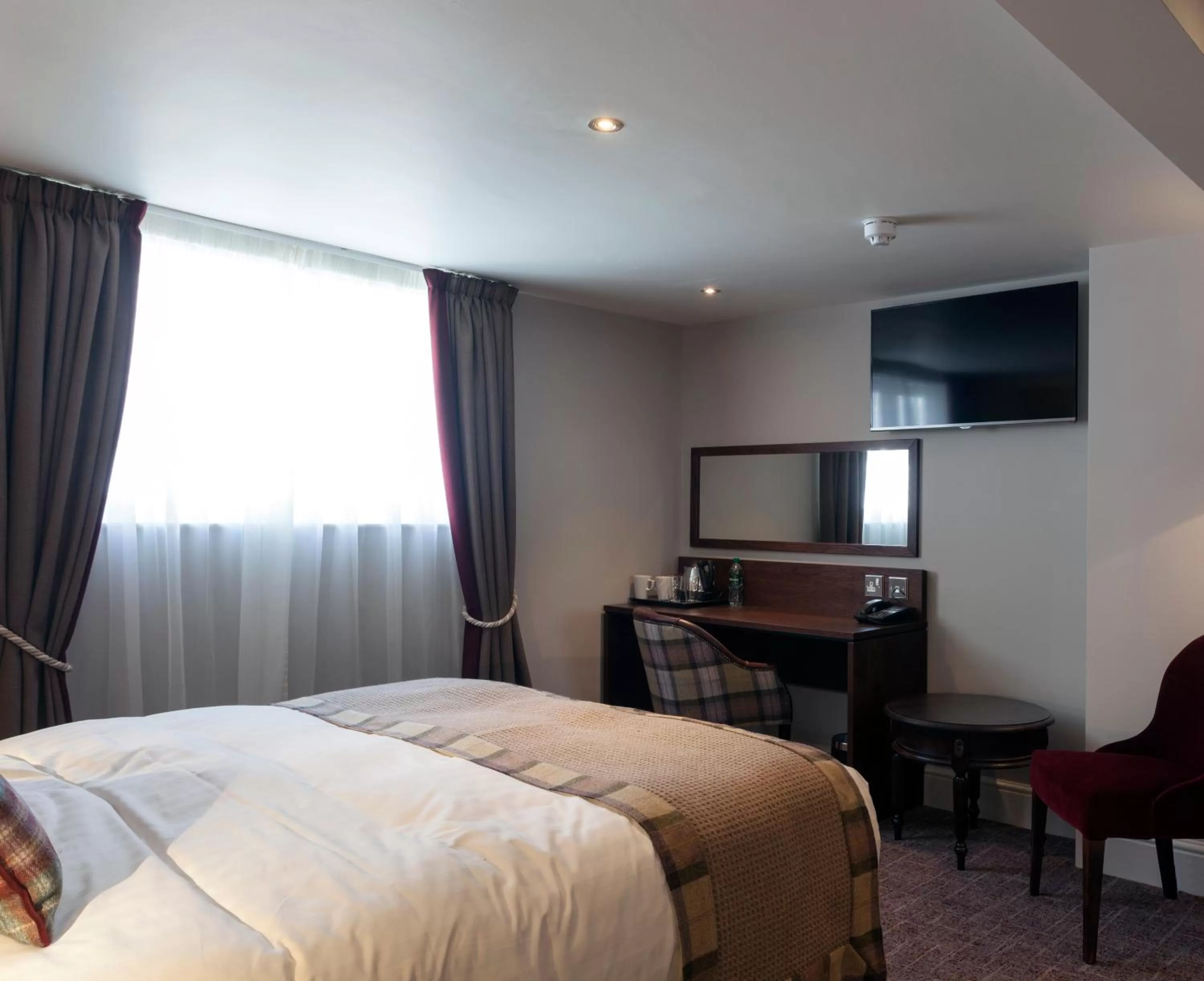 Double Room in The White Hart Hotel Wetherspoon