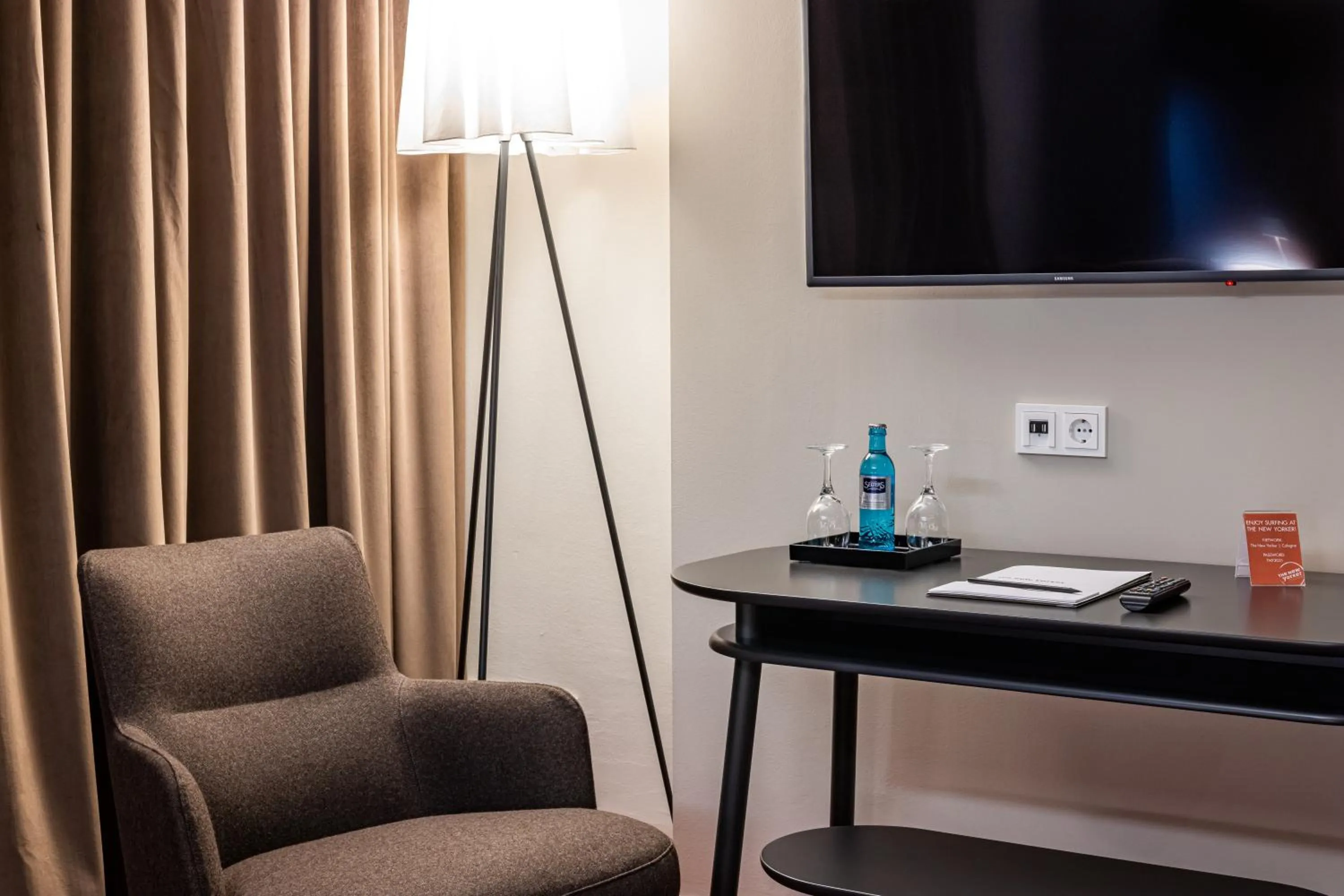 Superior Double Room in The New Yorker Hotel Koln-Messe