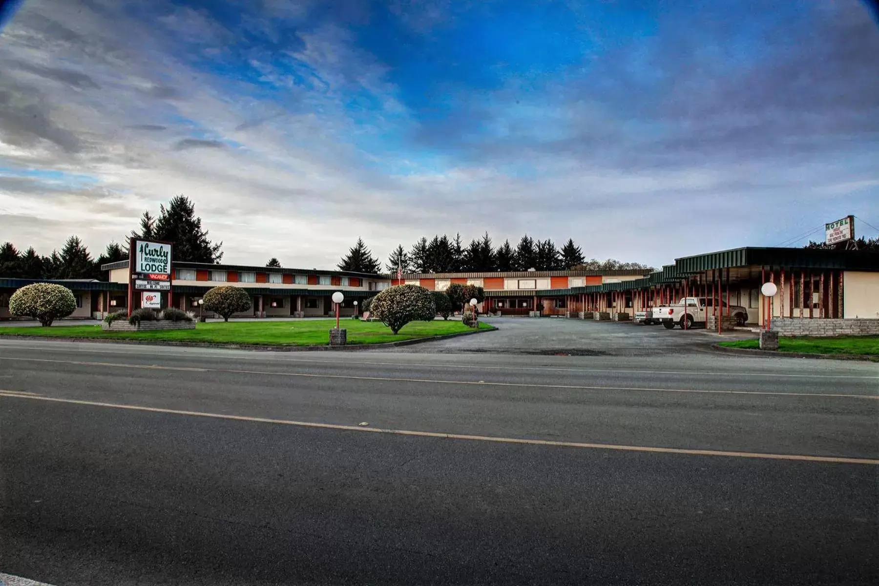 Curly Redwood Lodge Curly Redwood Lodge