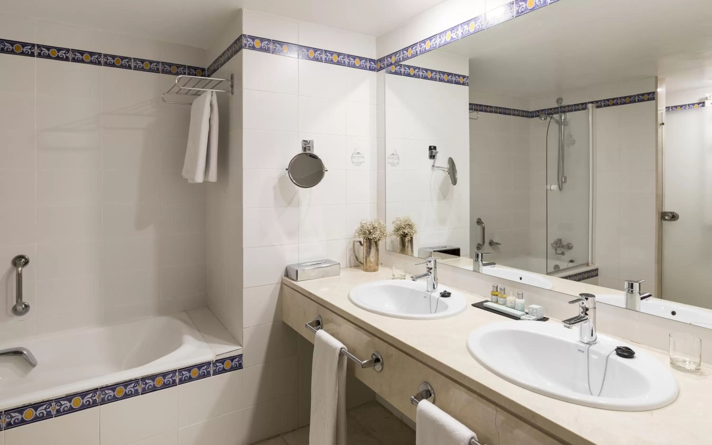 Twin Room with Extra Bed (2 Adults + 1 Child) in Parador de Siguenza