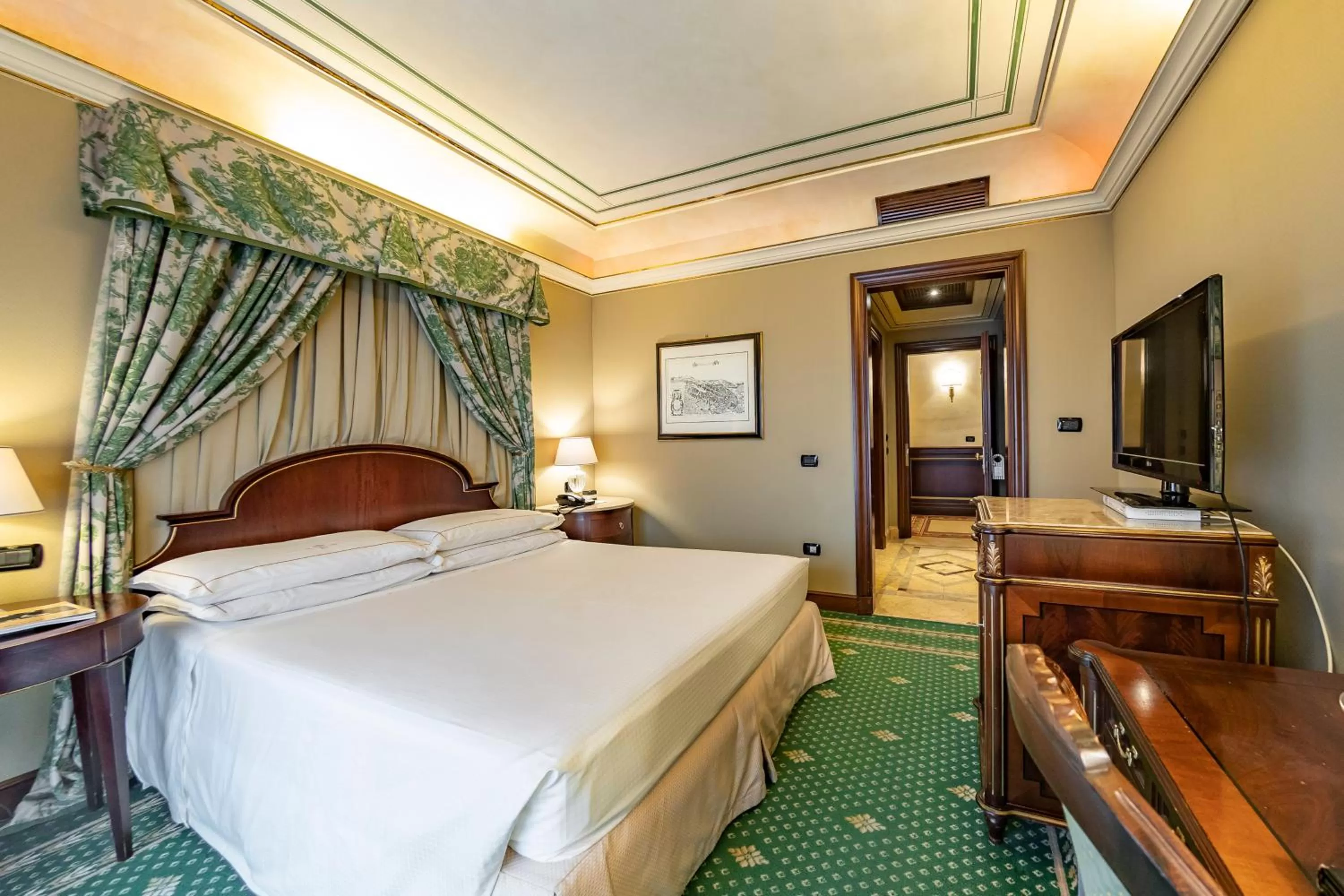 Deluxe Room in River Chateau Hotel