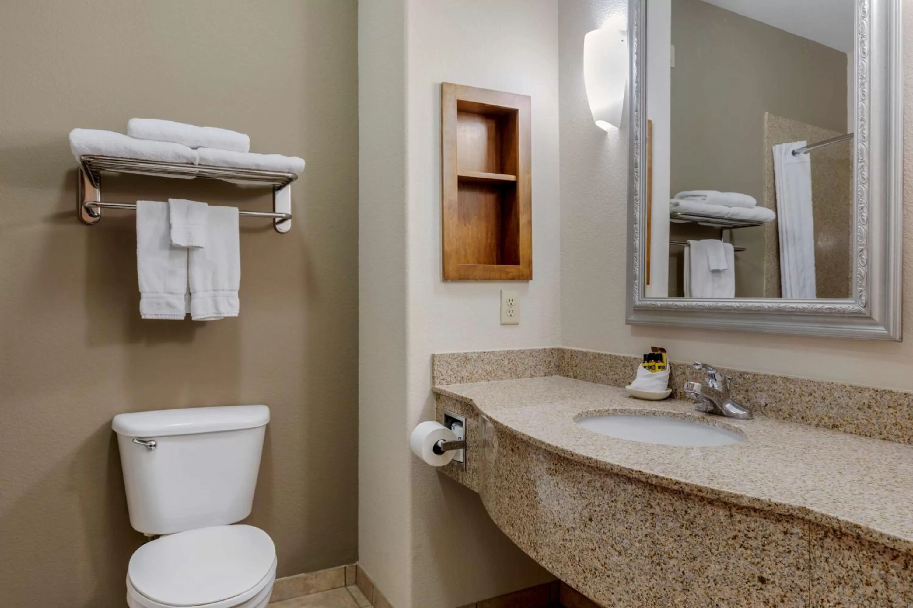 Queen Suite in Best Western Plus Sweetwater Inn & Suites