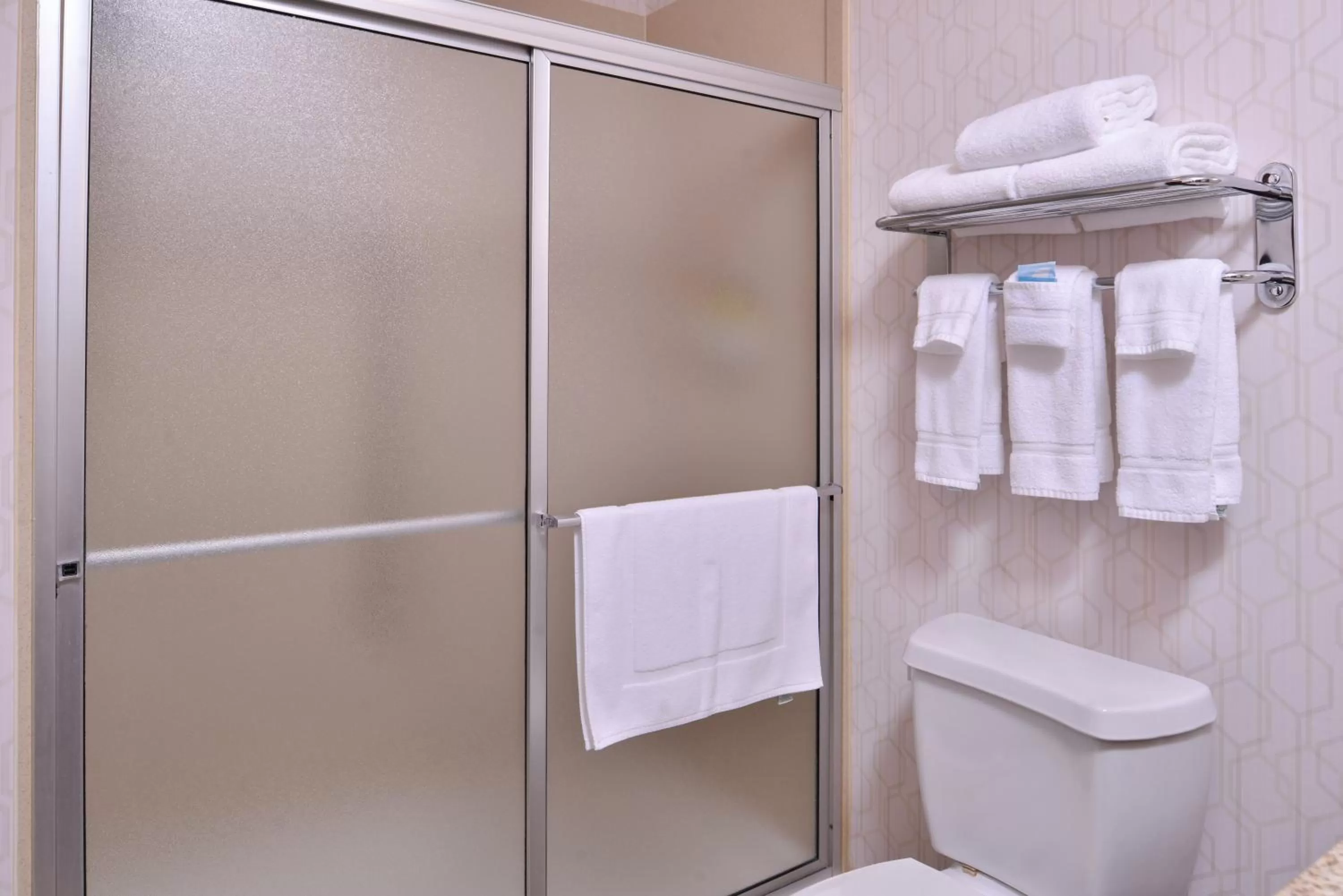 Standard Room in Holiday Inn Express & Suites Pittsburg by IHG