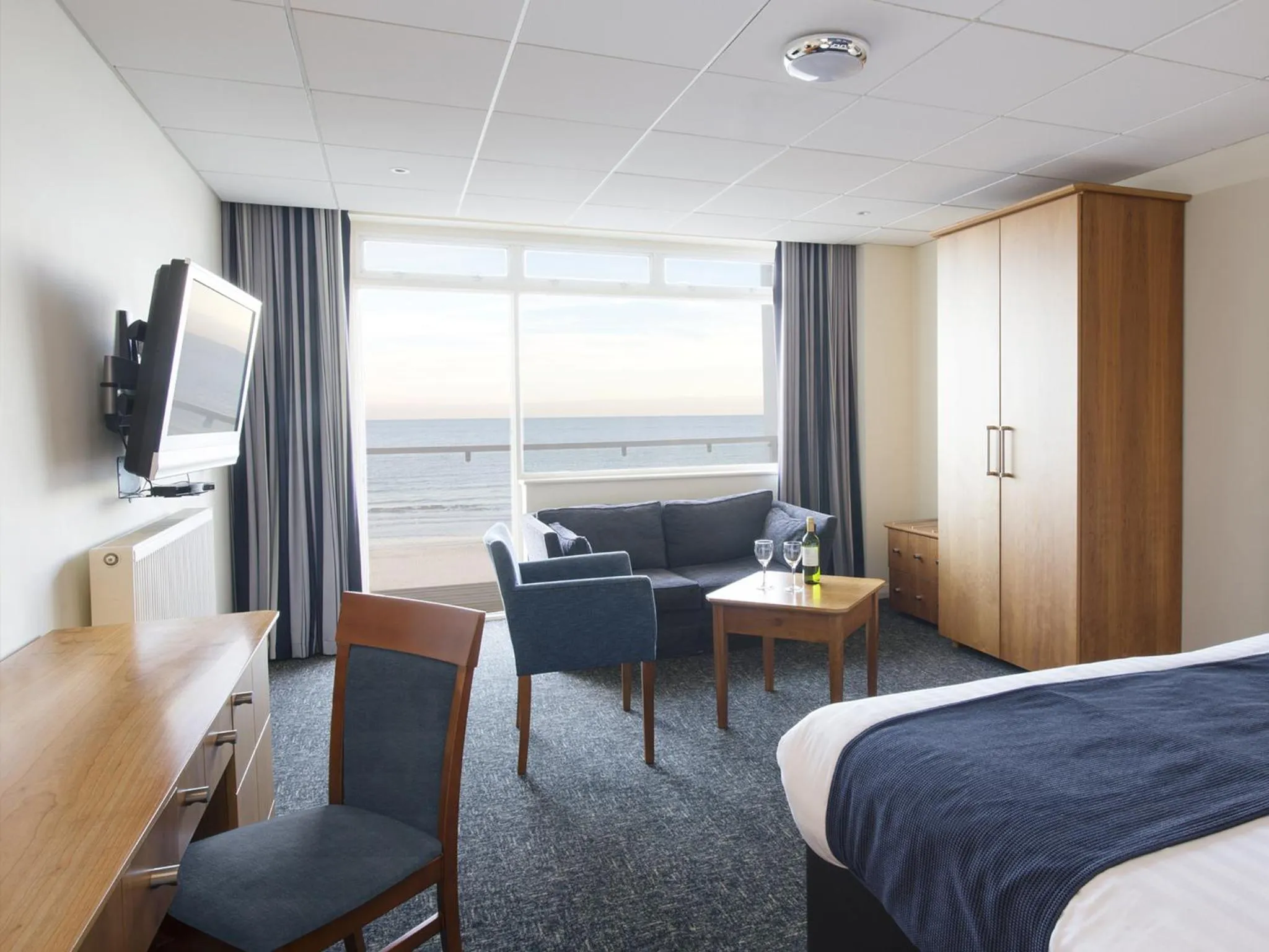 Double Room with Balcony and Sea View in Sandbanks Hotel