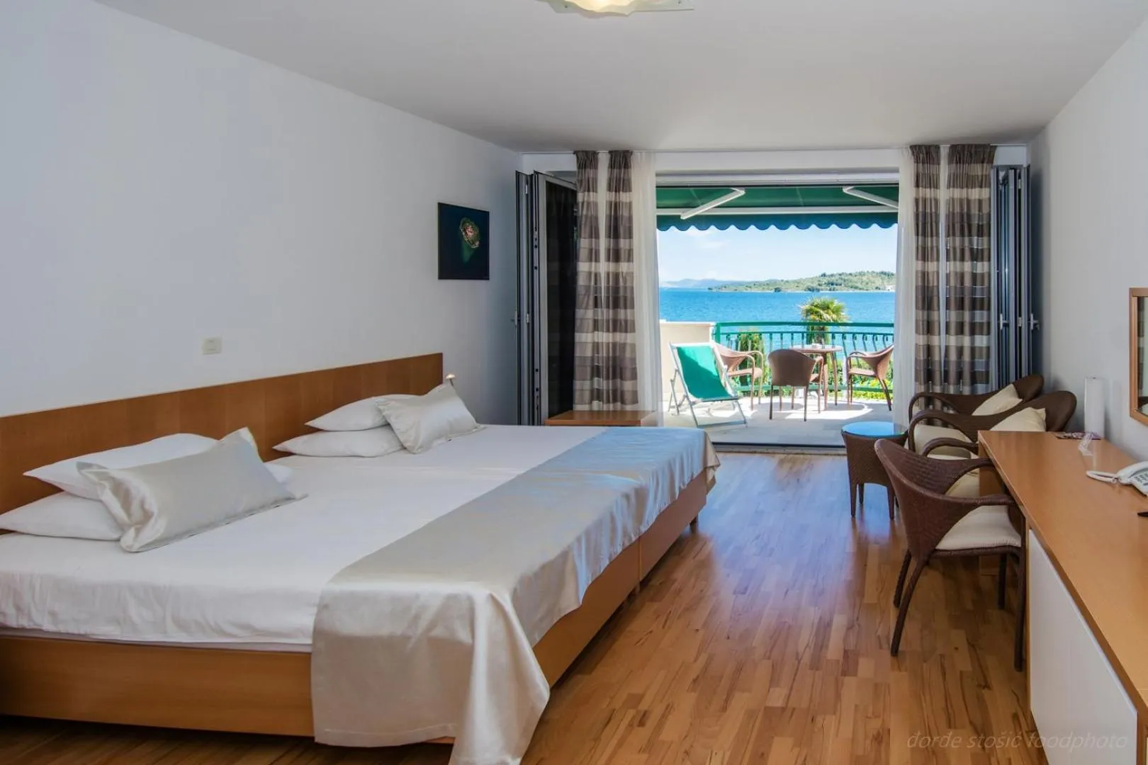 Double Deluxe Room with Balcony and Sea View in Hotel Villa Radin