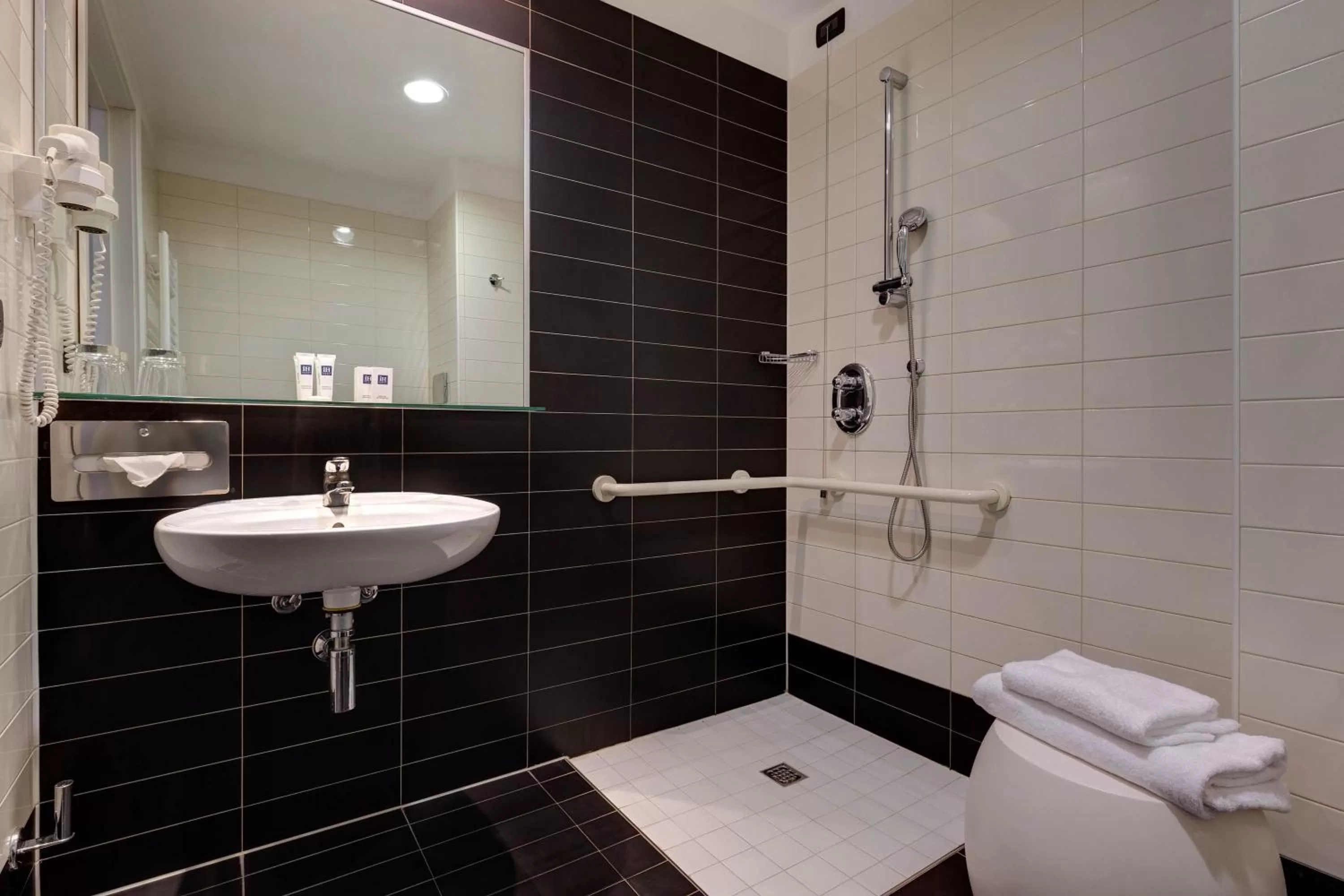 Single Room - Disability Access in iH Hotels Roma Z3