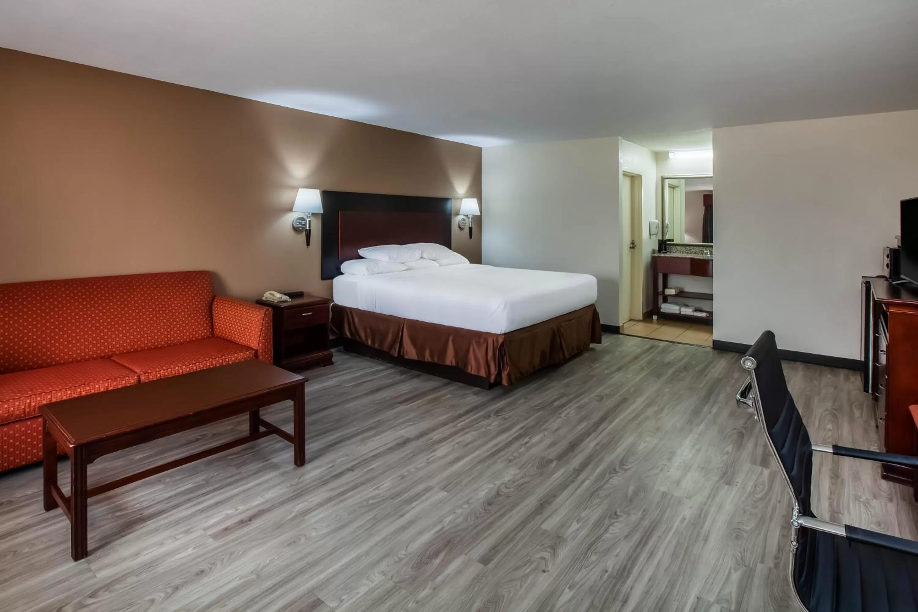 Studio King Suite - Non-Smoking in Days Inn & Suites by Wyndham Tyler