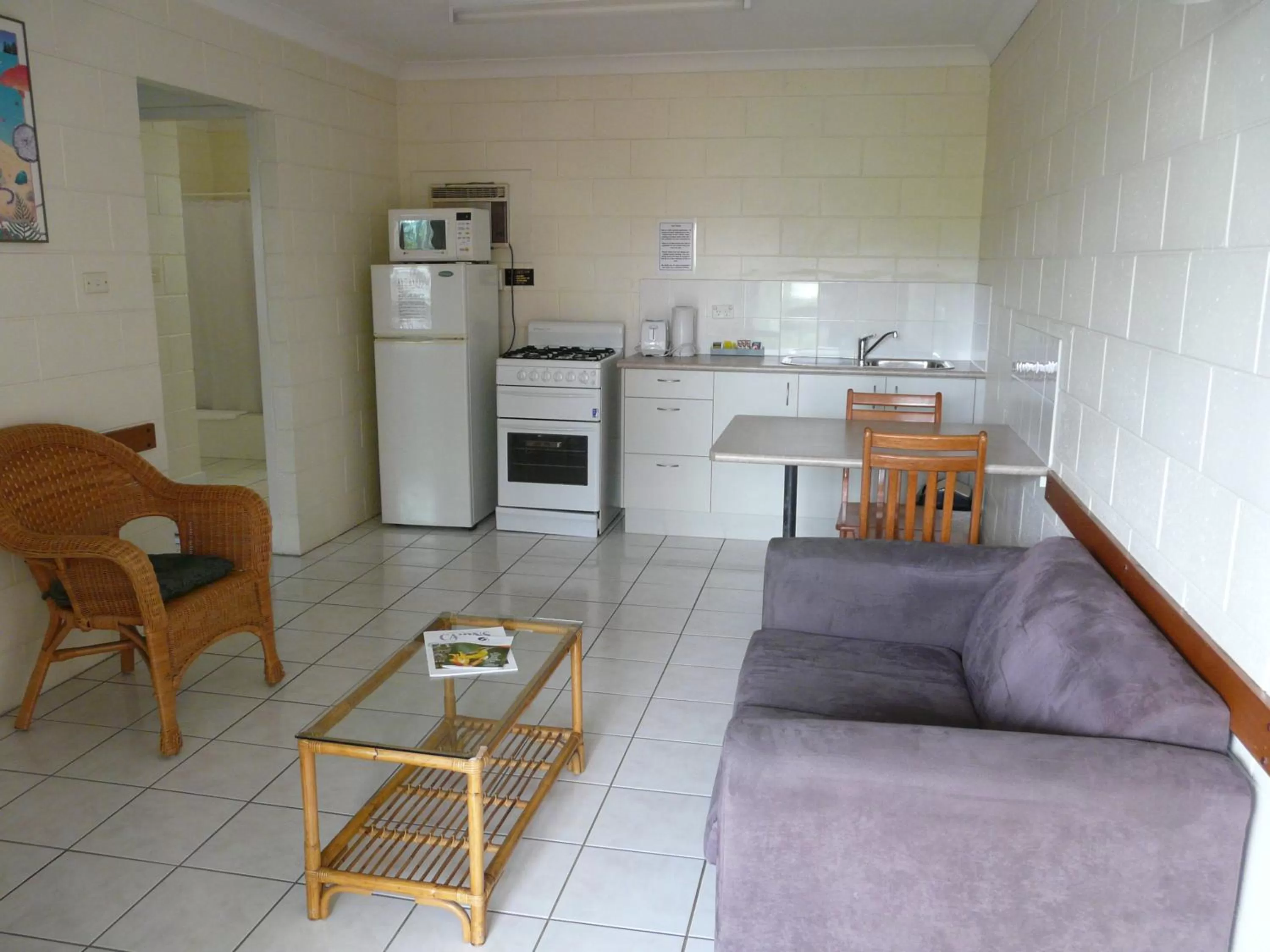 One-Bedroom Apartment in Oasis Inn Apartments