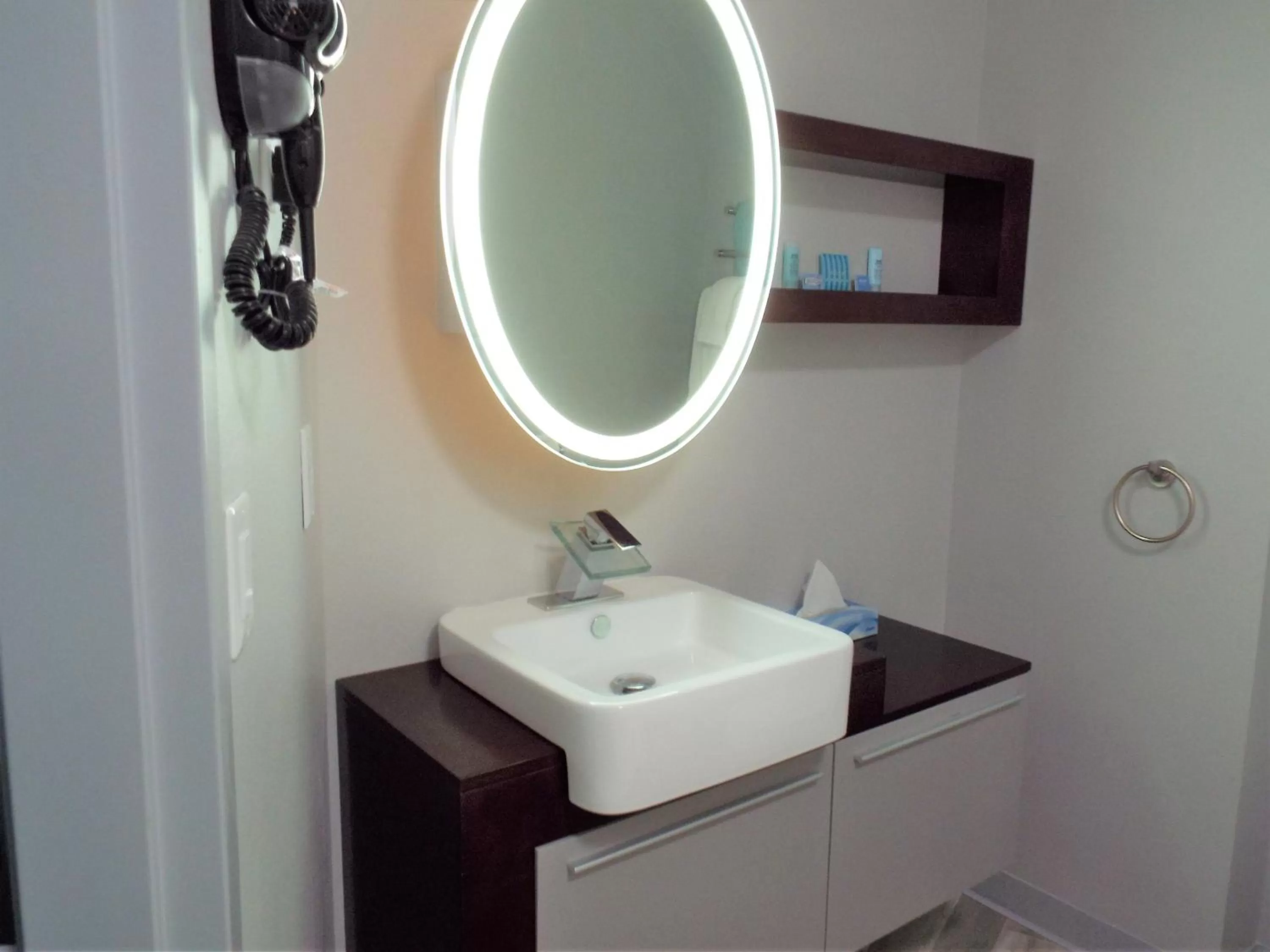 Handicap Accessible LUXURY Room with King Bed and a Power Elevator Recliner in Athens Central Hotel