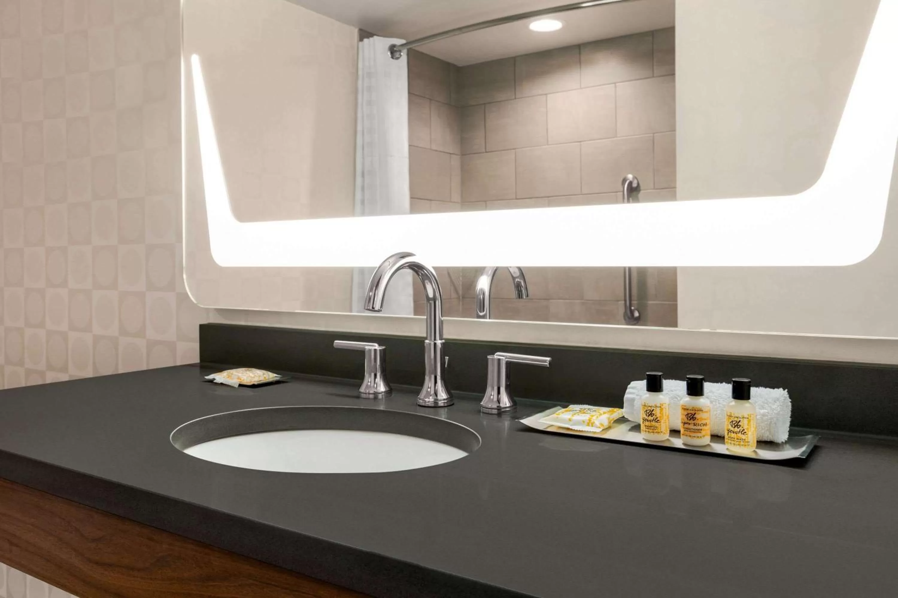 Executive King Room - Non-Smoking in Wyndham Fort Smith City Center