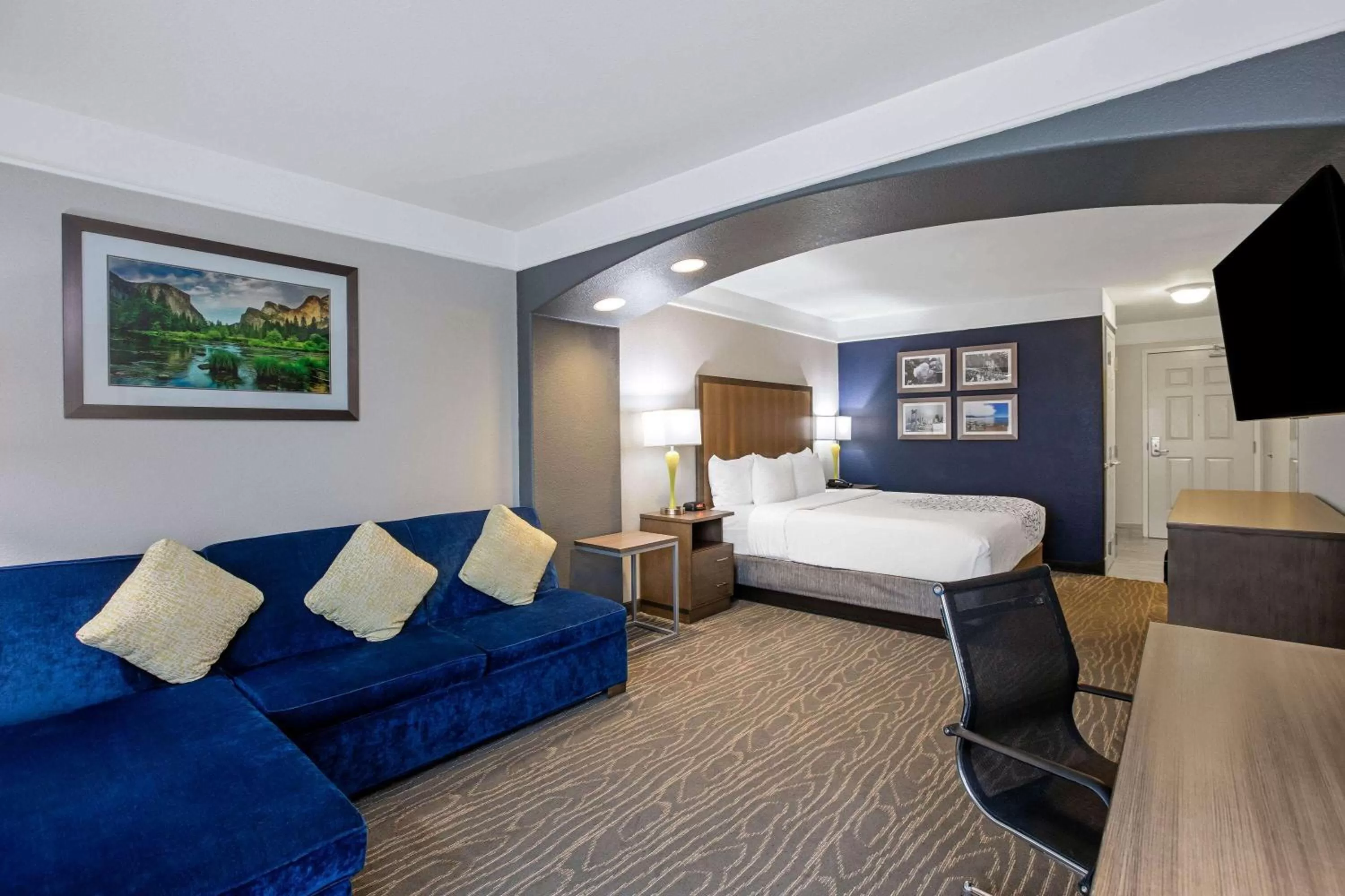 Deluxe King Room - Mobility Access/Non-Smoking in La Quinta by Wyndham Manteca - Ripon