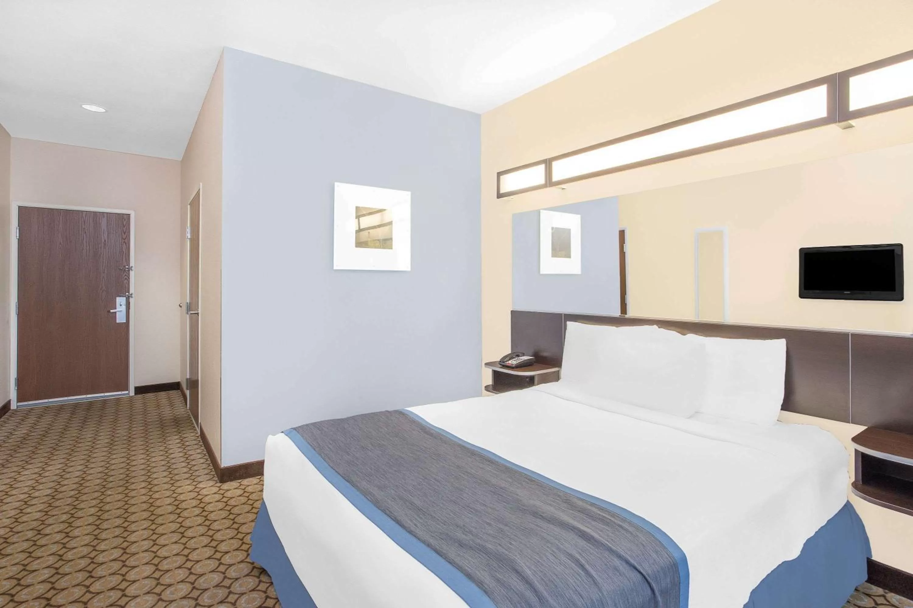 Queen Suite with Roll-In Shower - Mobility/Hearing Accessible/Non-Smoking in Microtel Inn and Suites San Angelo