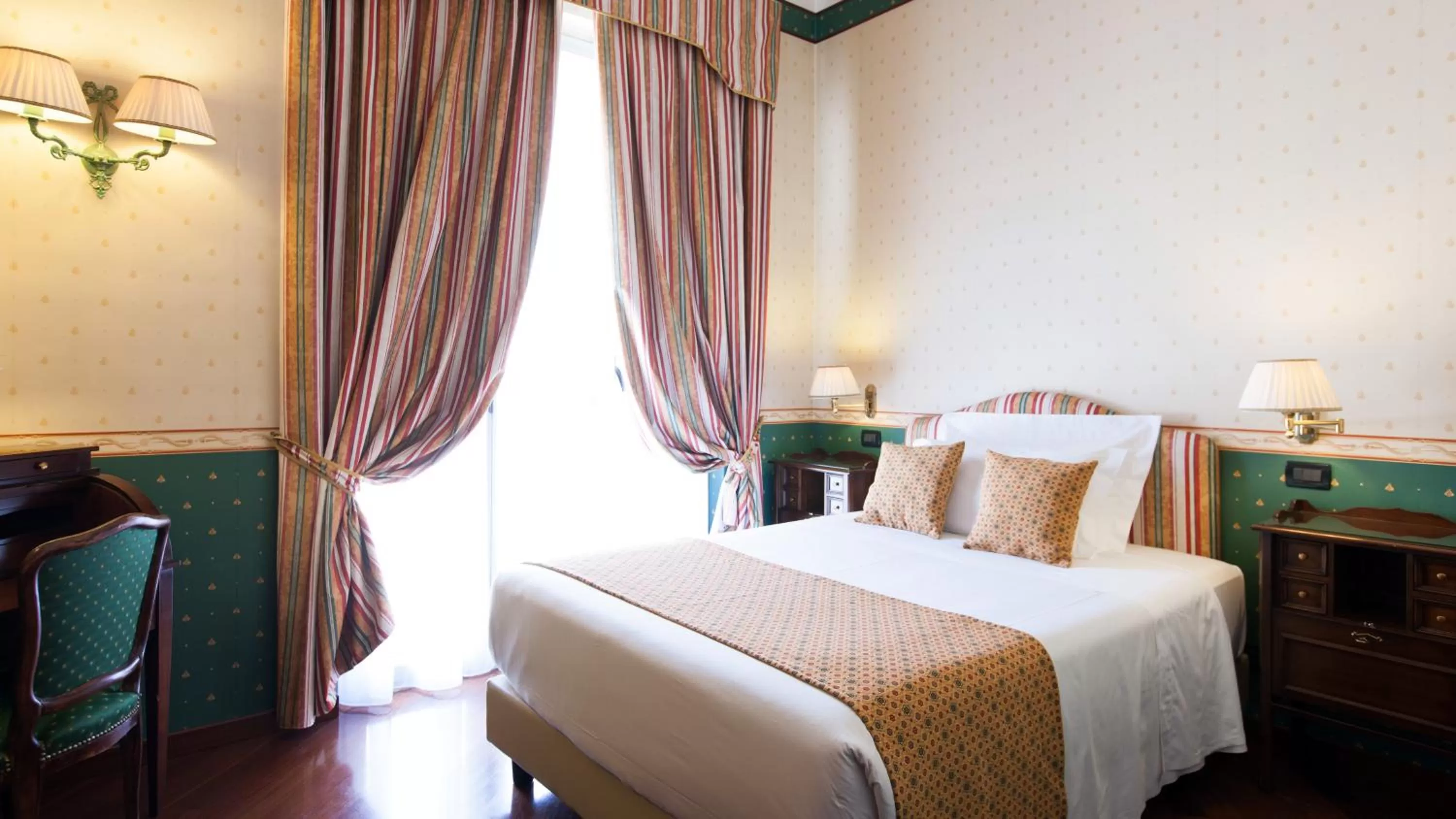 Deluxe Queen Room in Hotel Victoria & Iside Spa