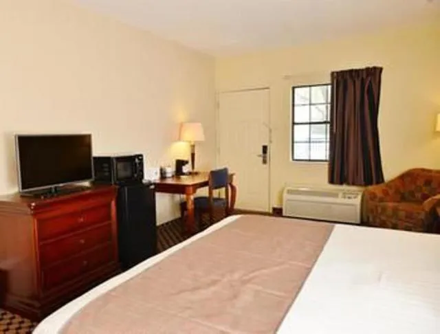Deluxe King Room in Americas Best Value Inn - Tunica Resort