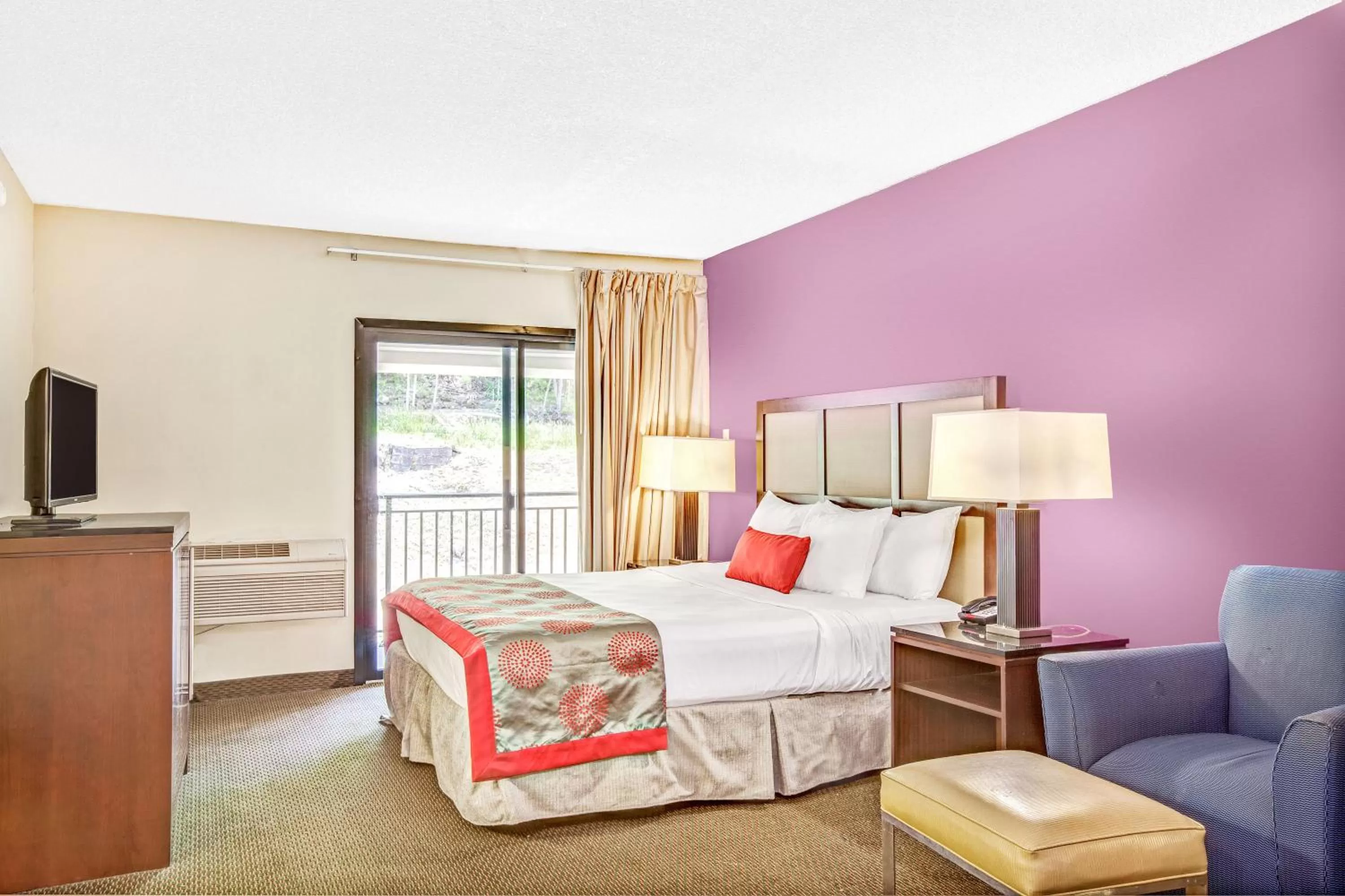 King Room - Disability Access/Non-Smoking in Ramada by Wyndham Rockaway