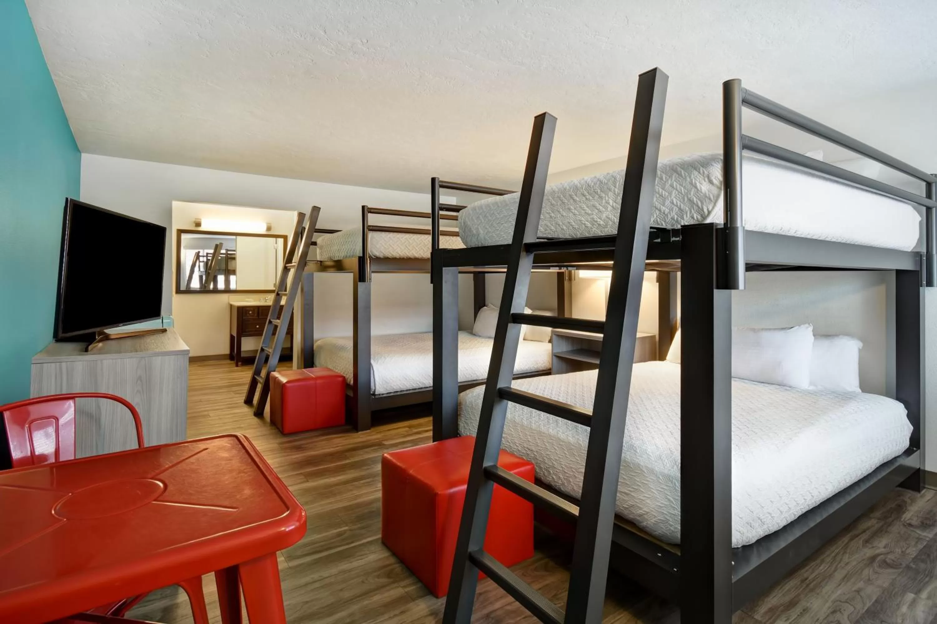 Double Queen w/ Queen Bunk Beds in Expedition Lodge