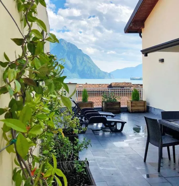 Quadruple Room with Lake View in Hotel Lovere Resort & Spa