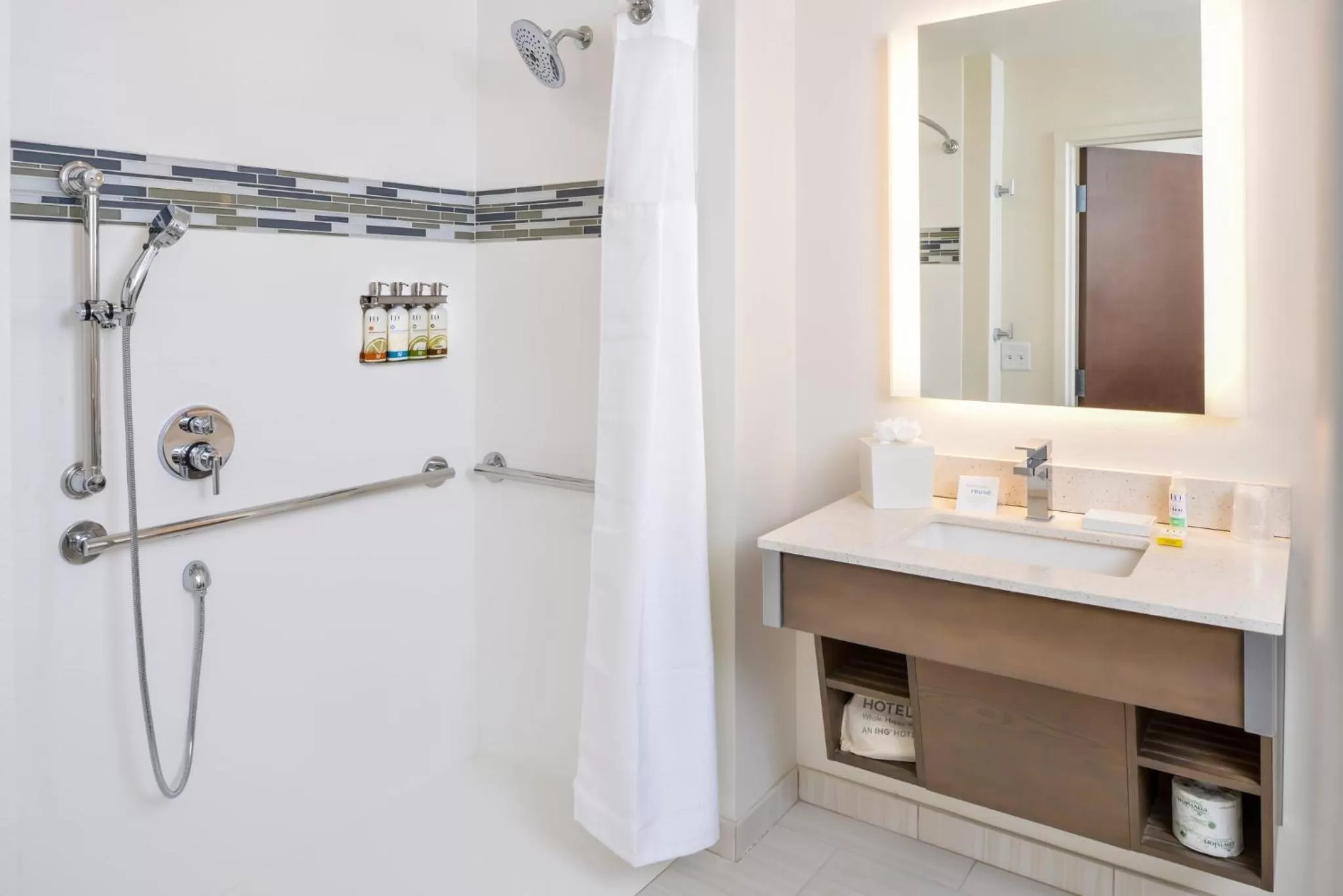 Suite - Mobility Access Roll in Shower/Non-Smoking in EVEN Hotel Eugene, an IHG Hotel