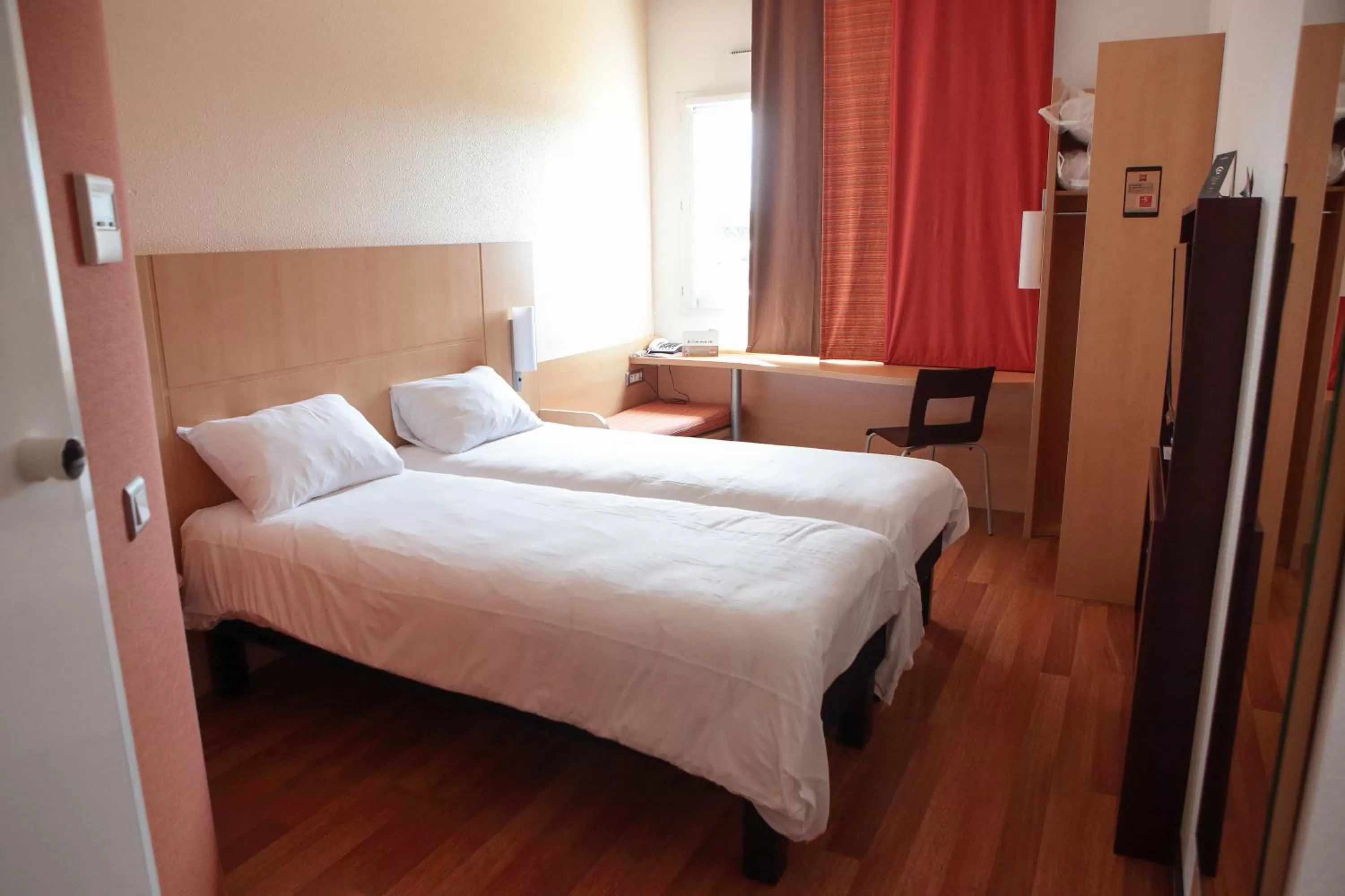 Standard Room with 2 Single Beds in ibis Albert Pays de Somme