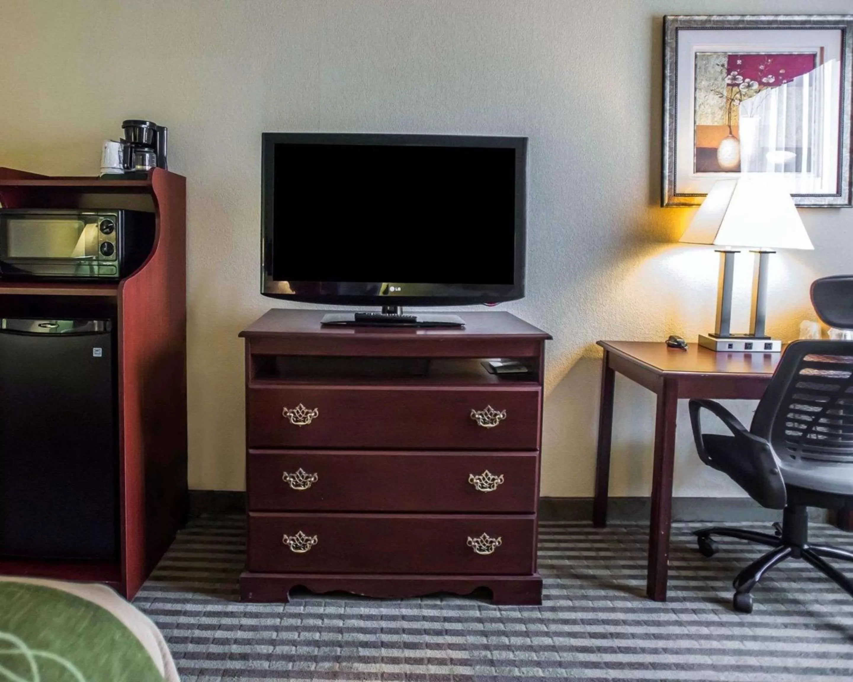 King Room - Non-Smoking in Quality Inn Mill Hall - Lamar