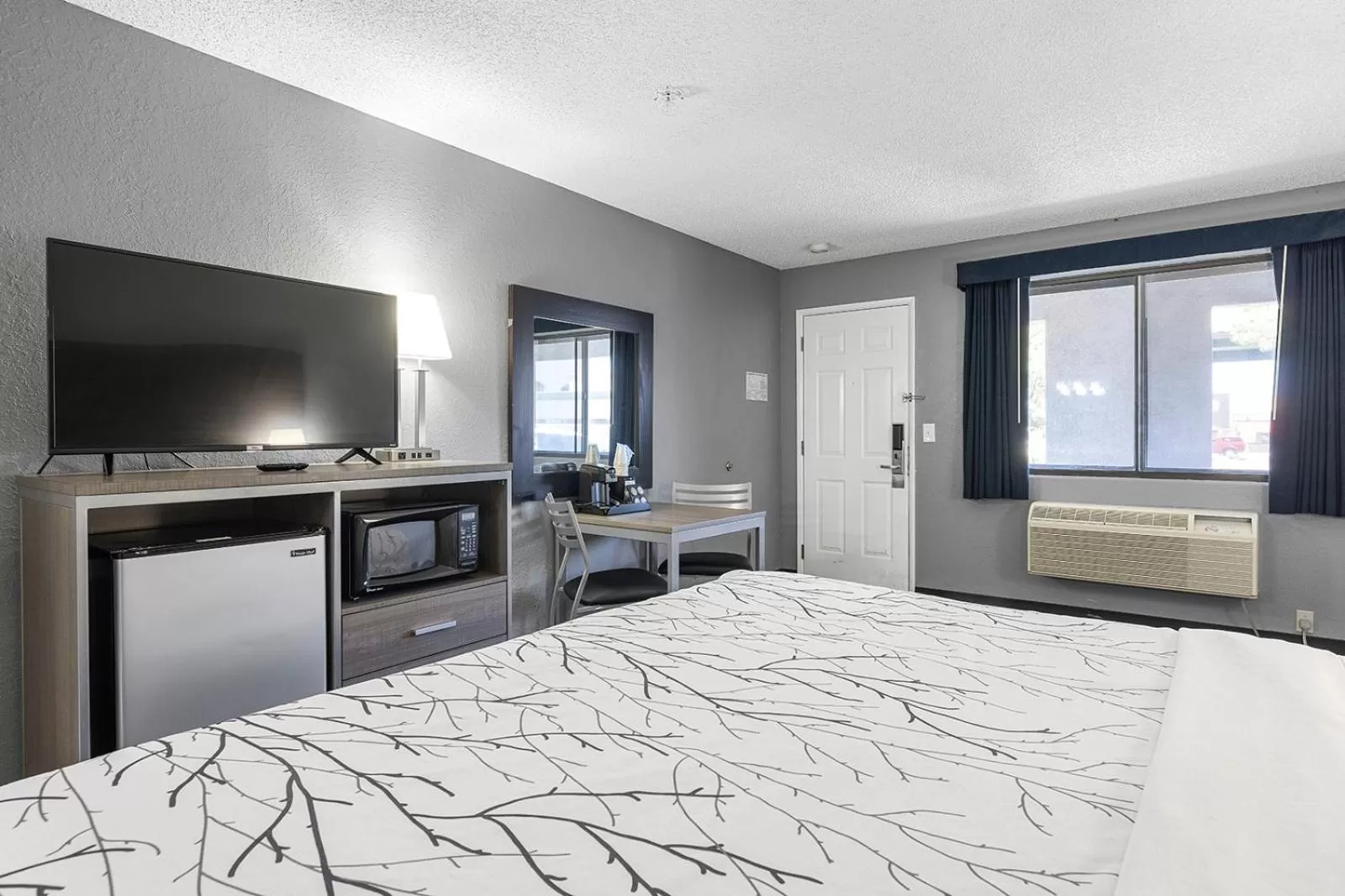 Queen Room - Disability Access in GreenTree Inn Prescott Valley