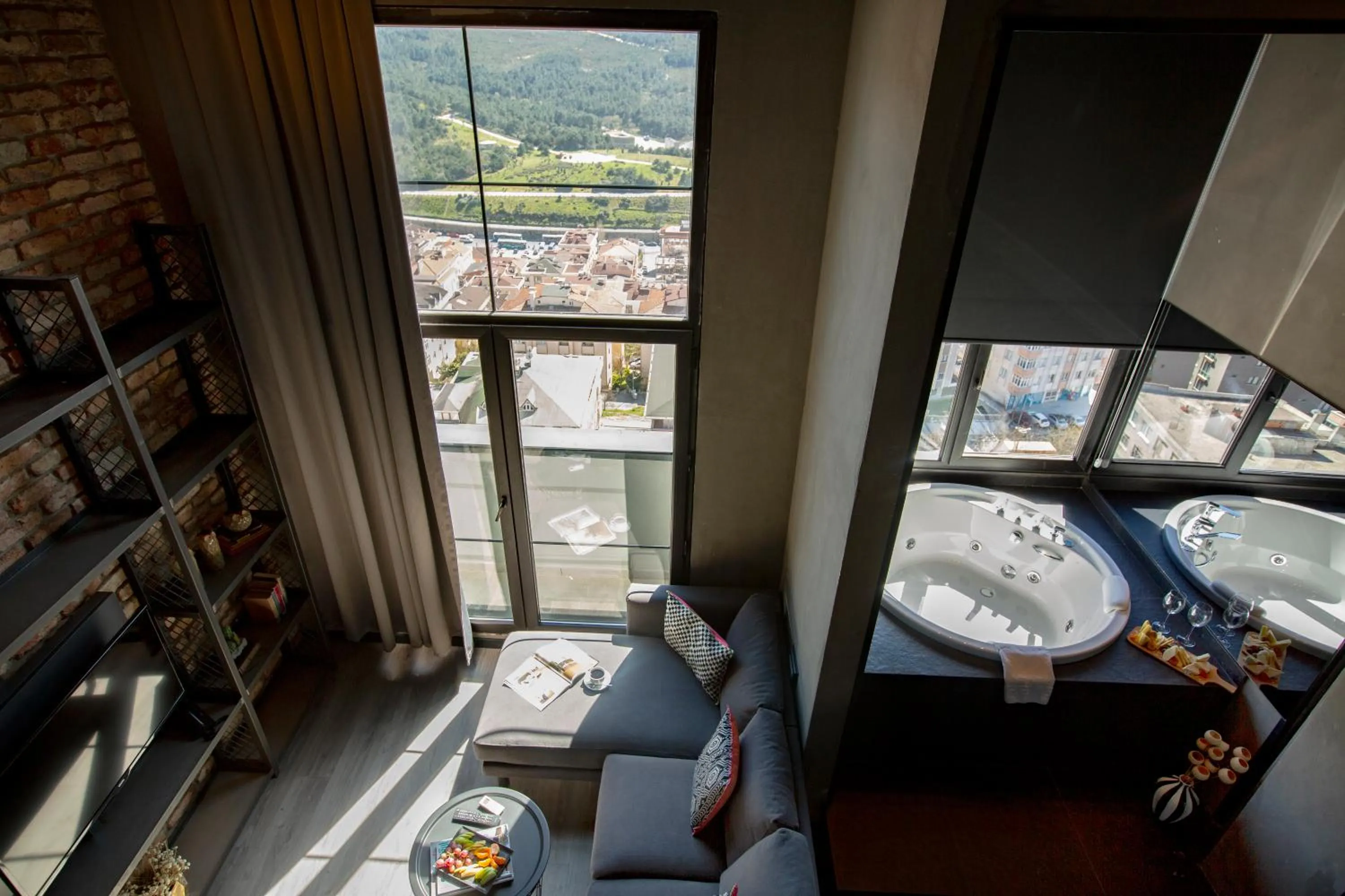 Loft Suite with Jacuzzi in Cityloft 161