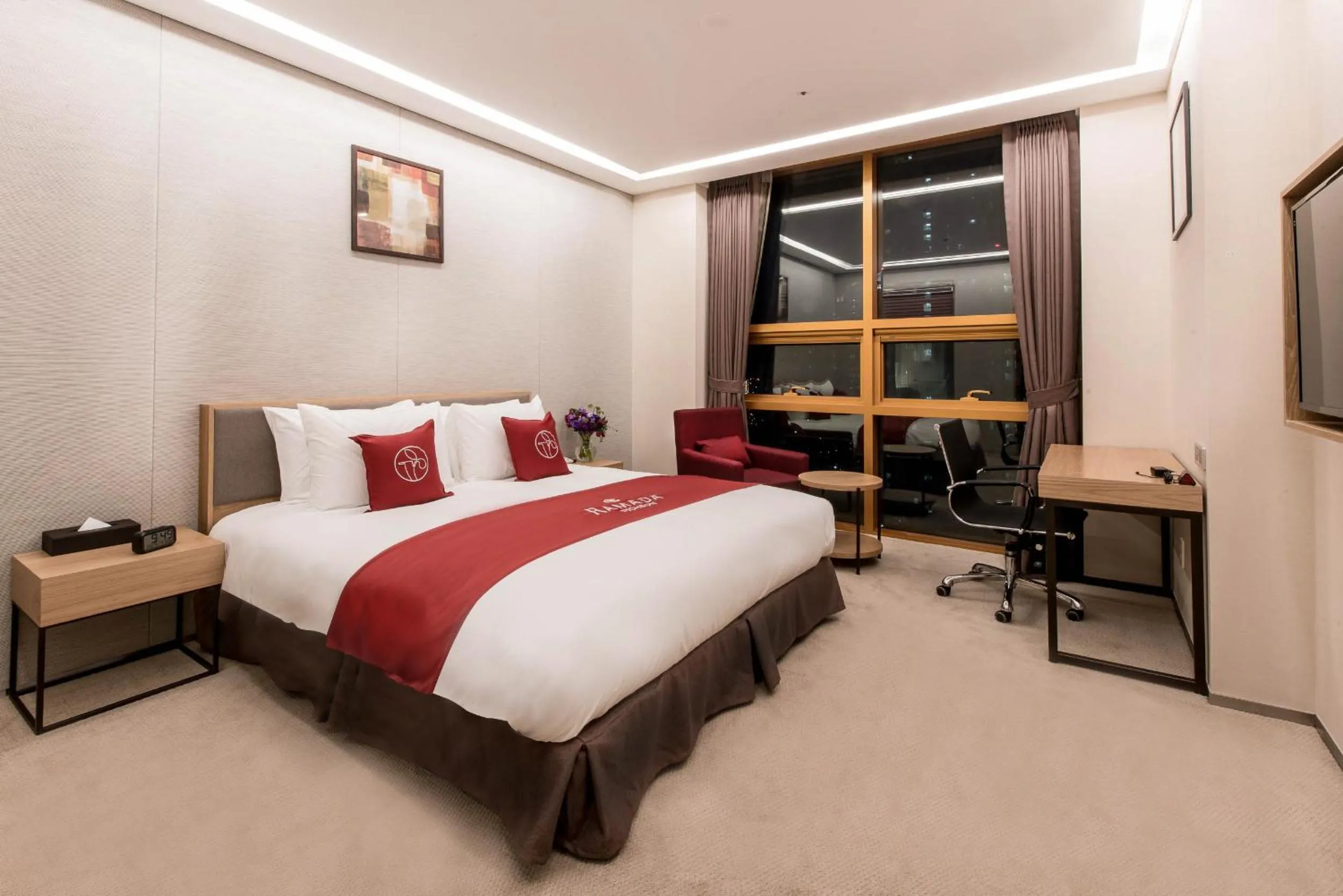 Deluxe Double Room in Ramada by Wyndham Incheon