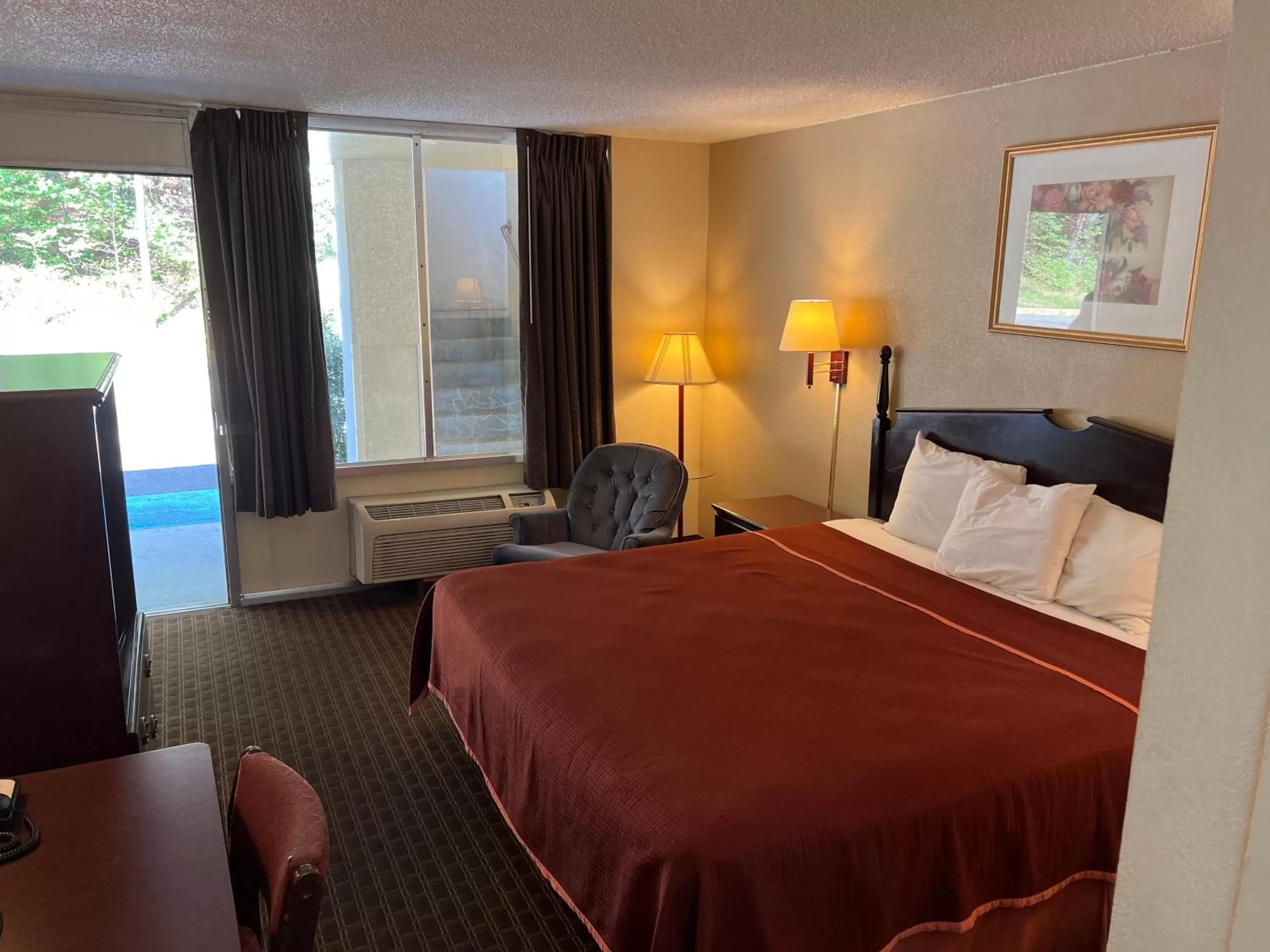 Standard King Room - Non Smoking in Rodeway Inn